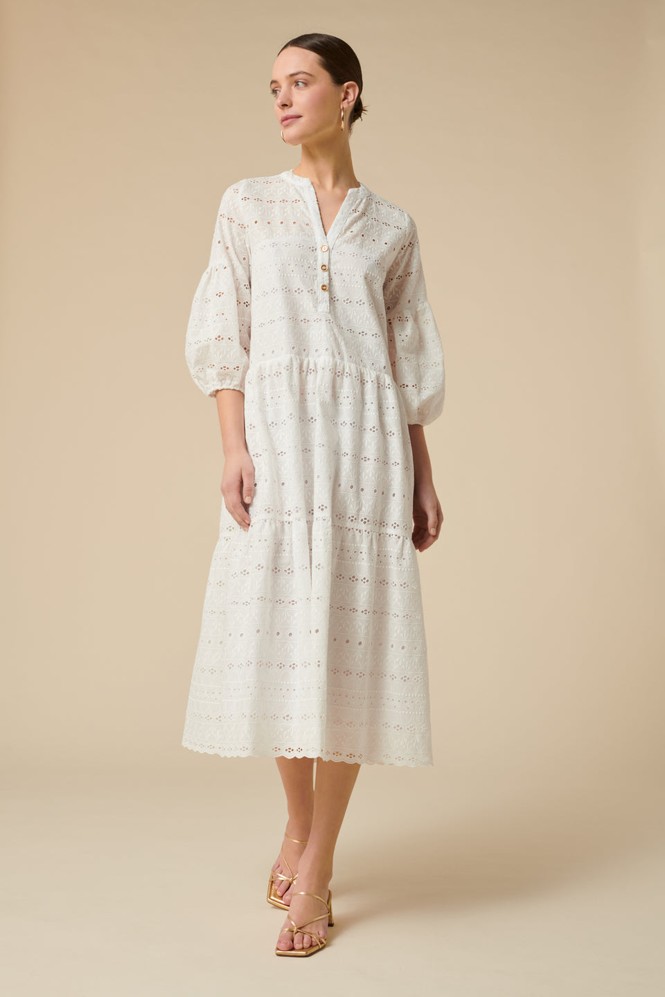 Robe longue en broderie anglaise