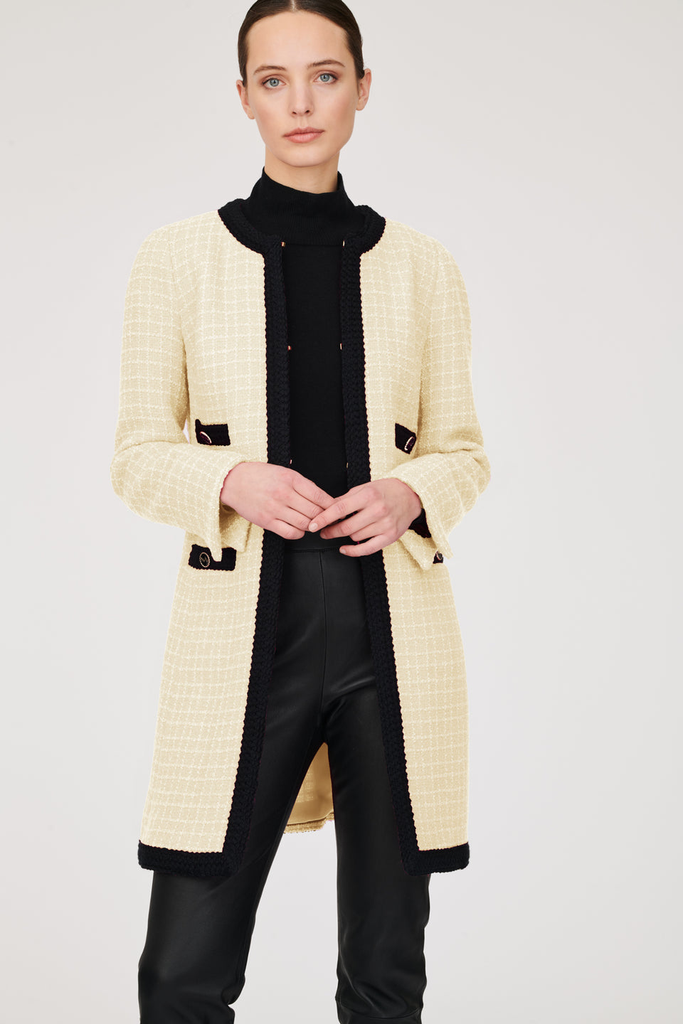 Veste longue en tweed à galon