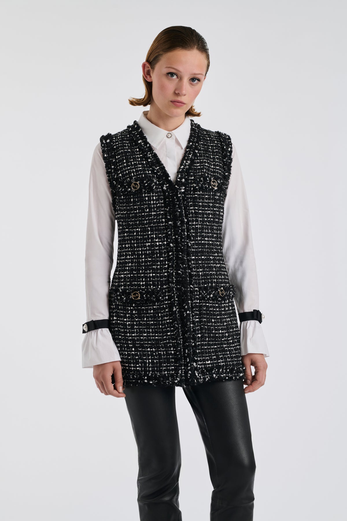 Two-tone sleeveless jacket in fringed tweed