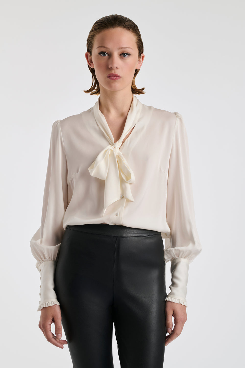 Chemise lavallière en soie