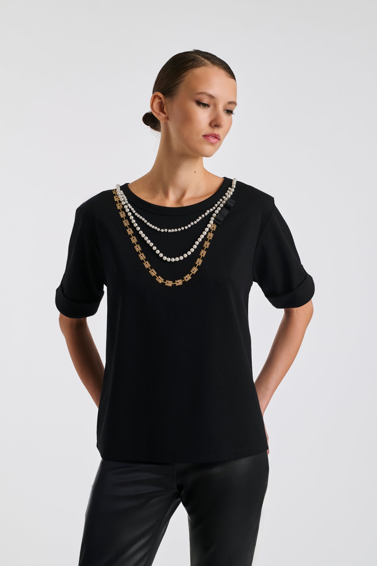 T-shirt with pearls and rhinestones