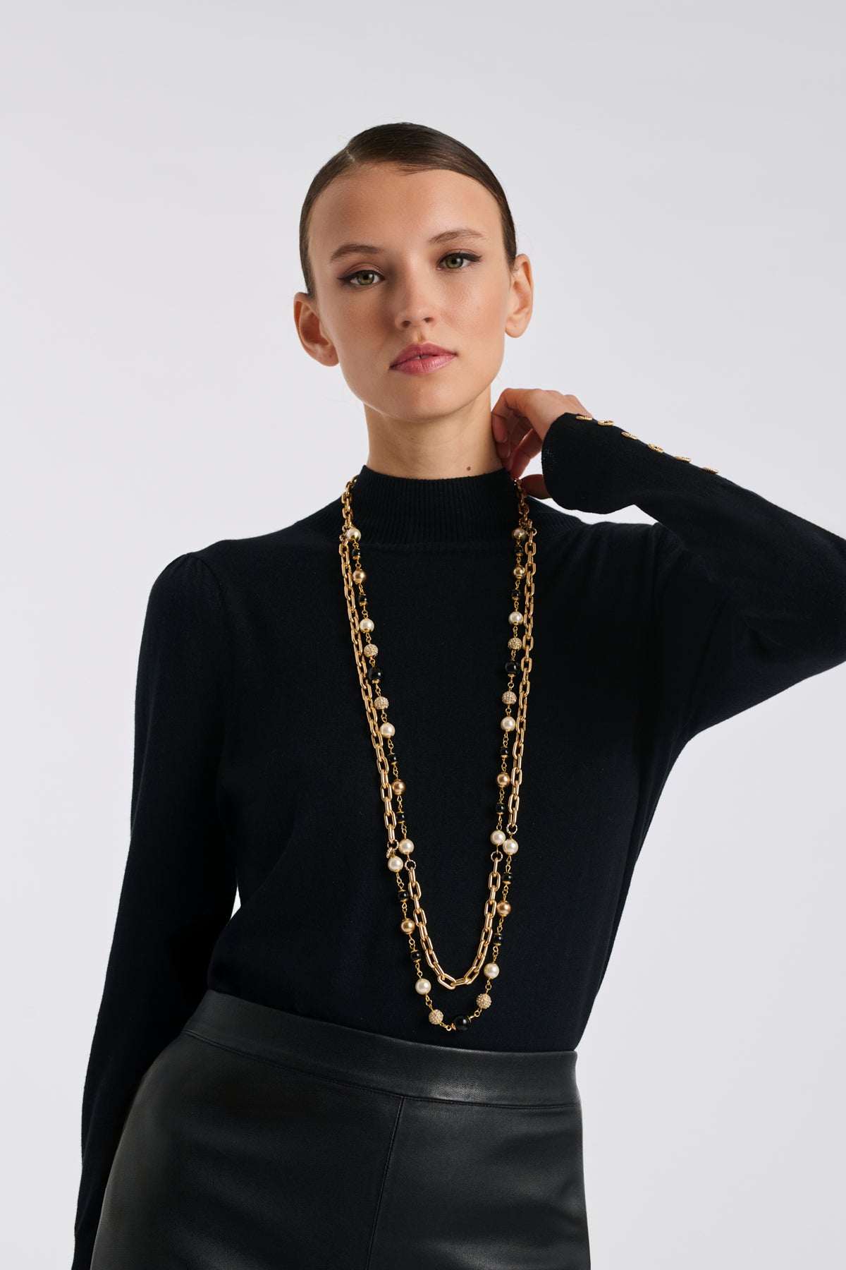 Long double chain necklace with pearls