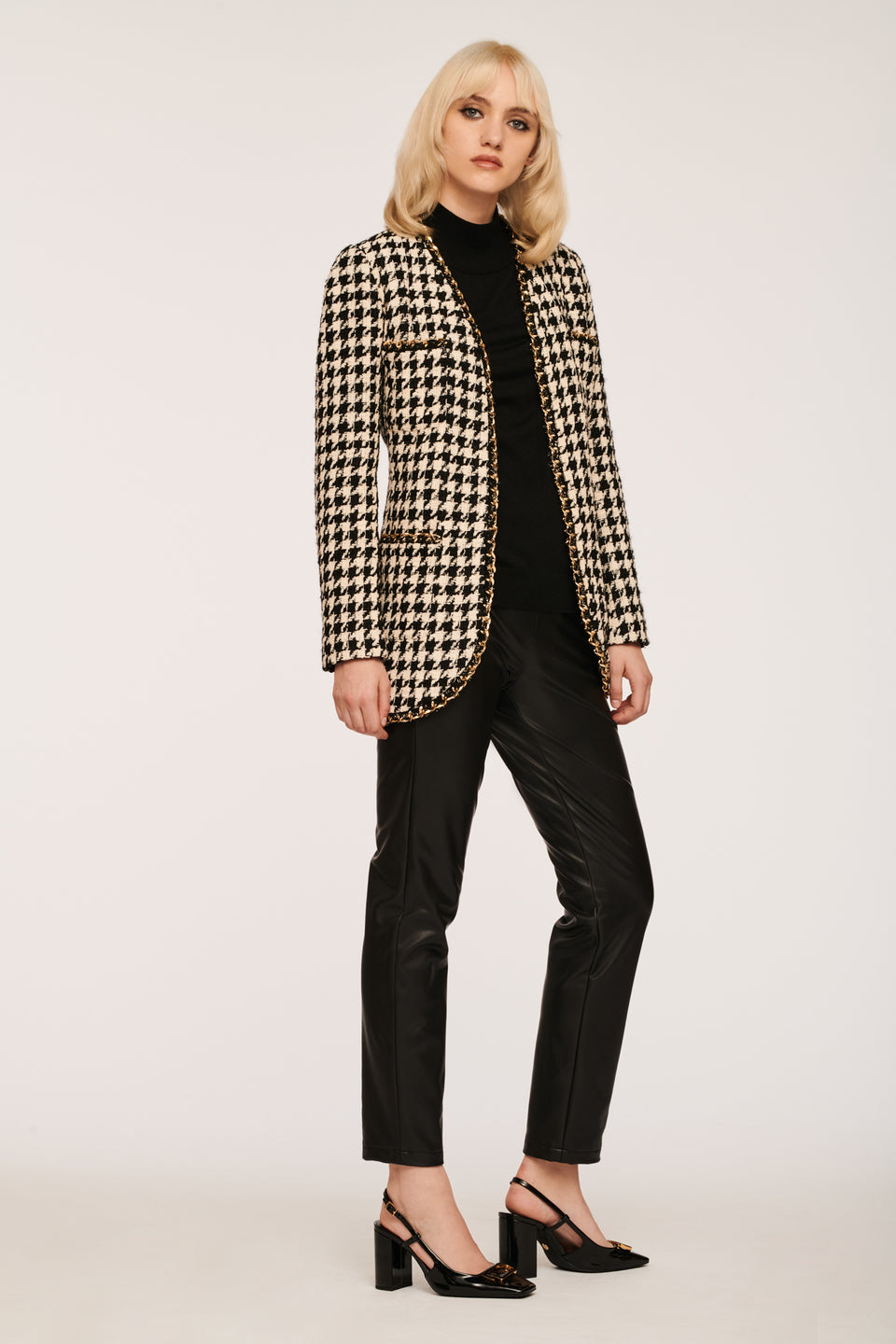 Veste en tweed et chaîne