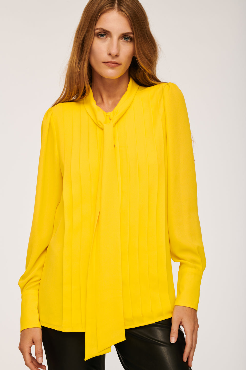 Chemise lavallière plissée