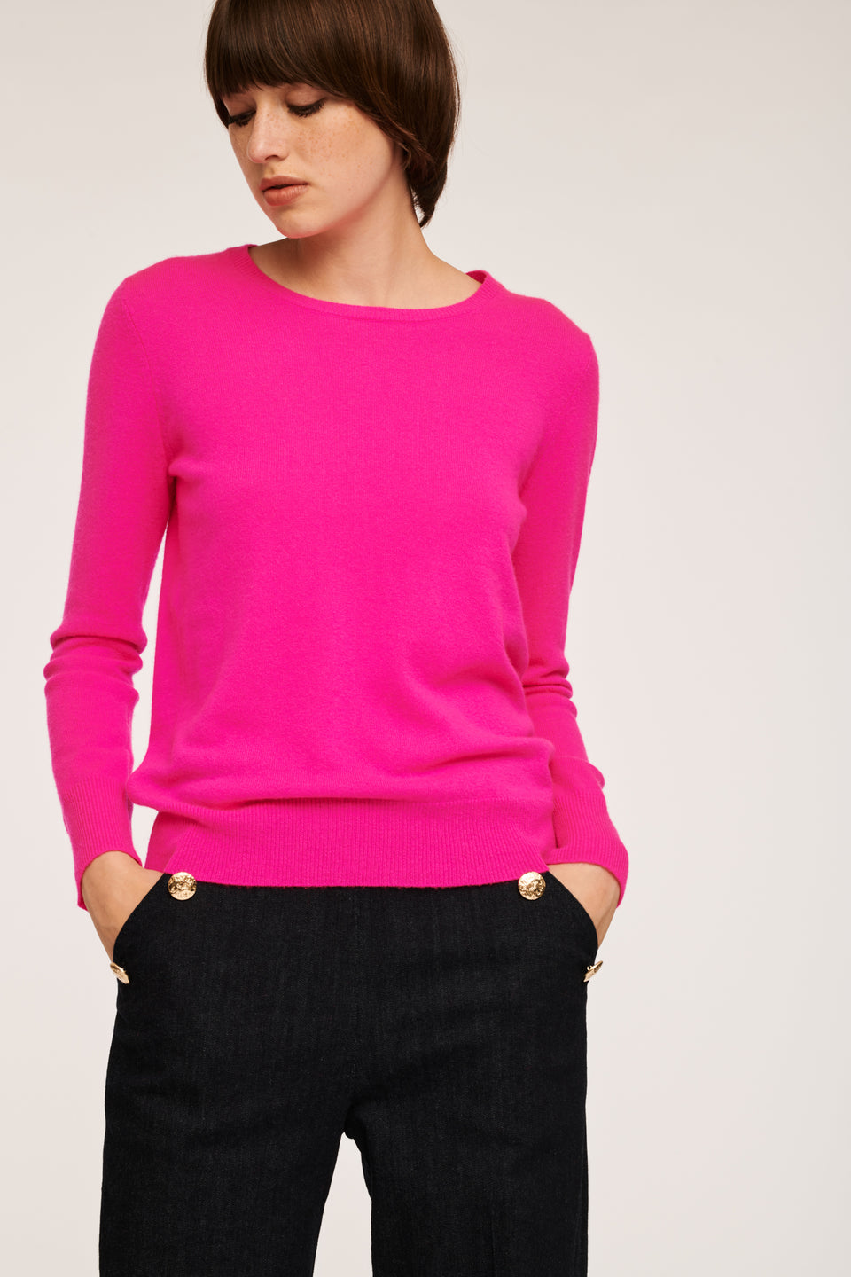 Pull fin col rond court
