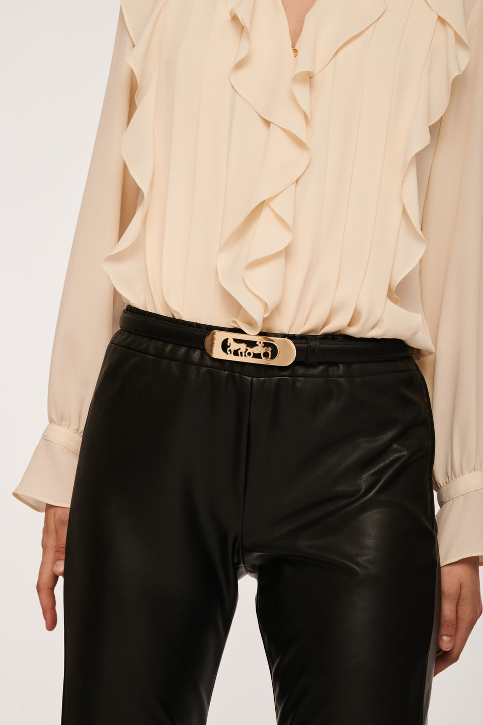 Ceinture en cuir et boucle calèche
