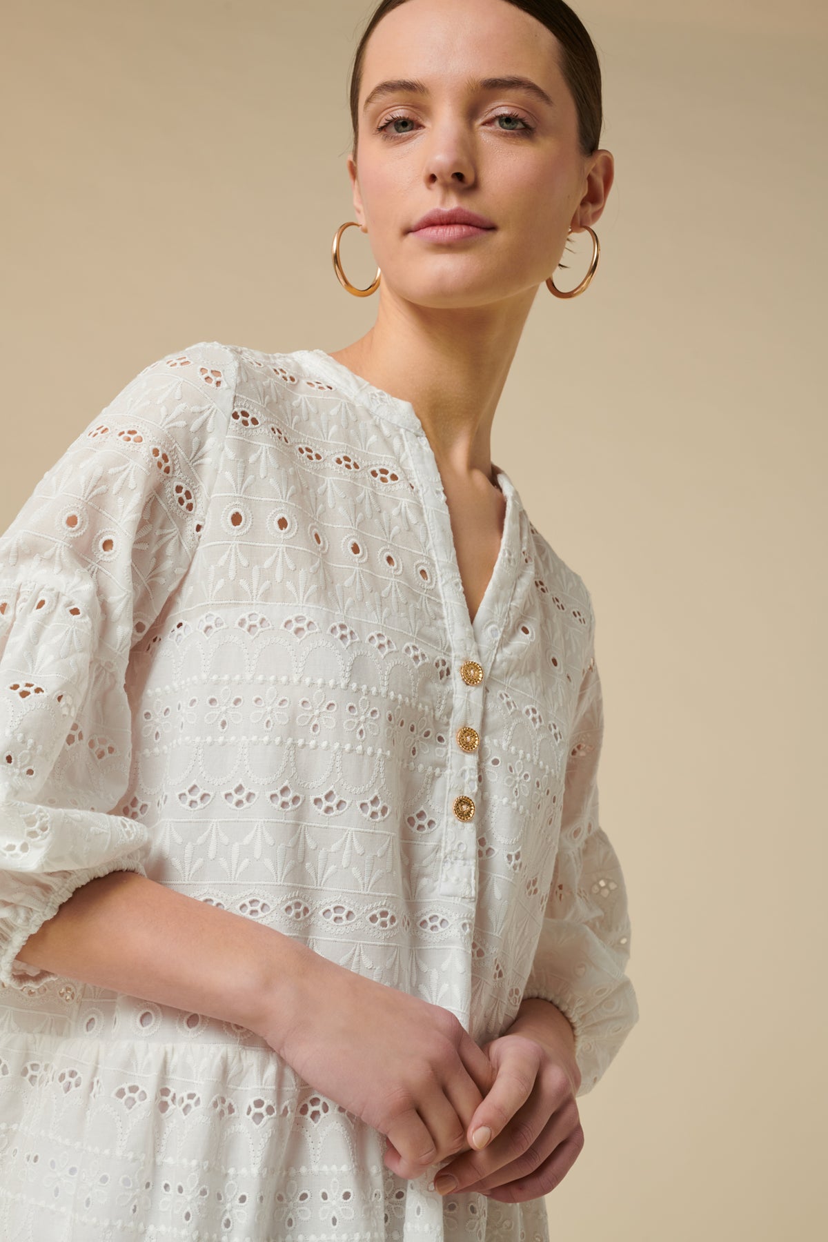 Robe longue en broderie anglaise