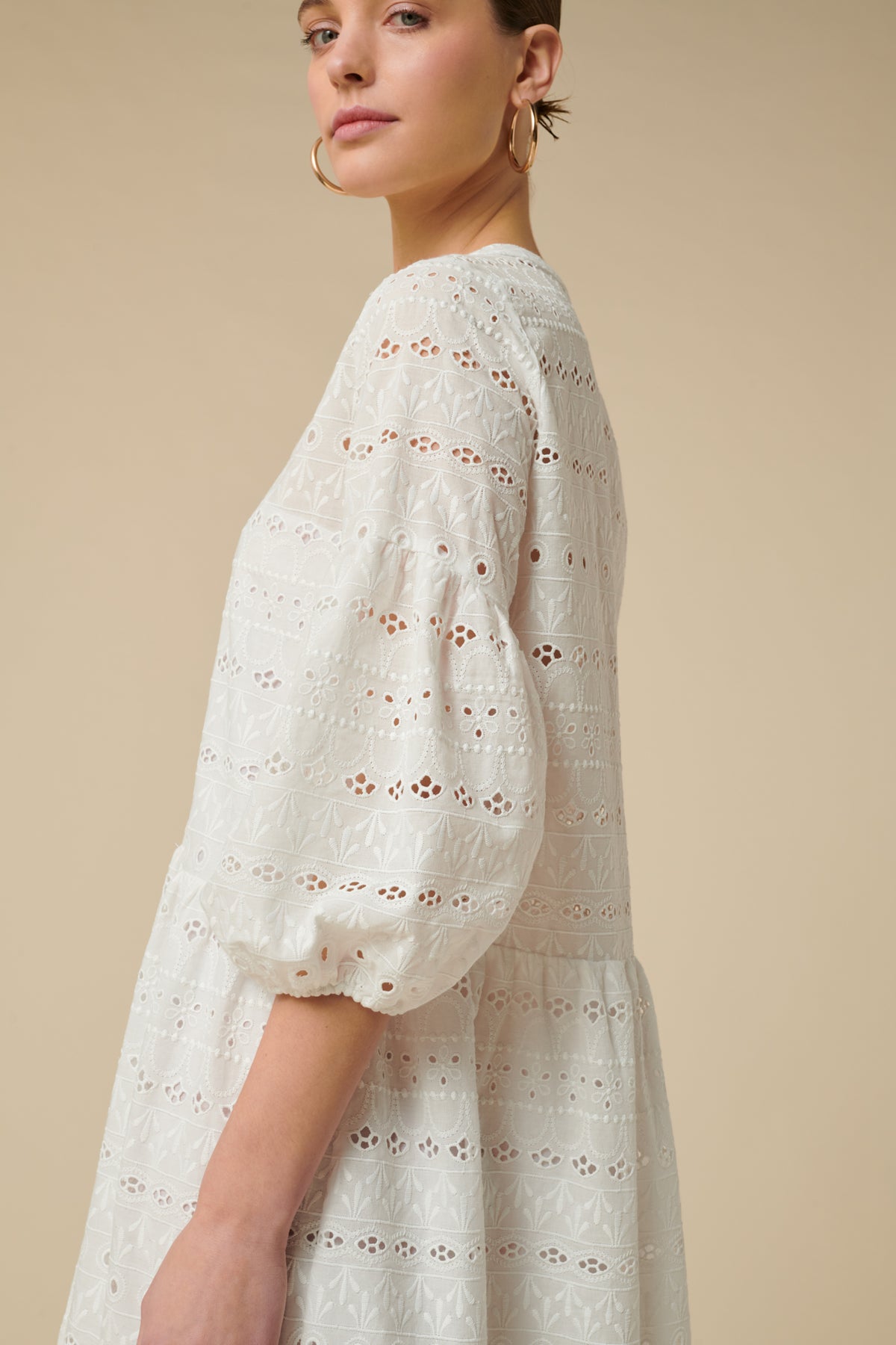 Robe longue en broderie anglaise