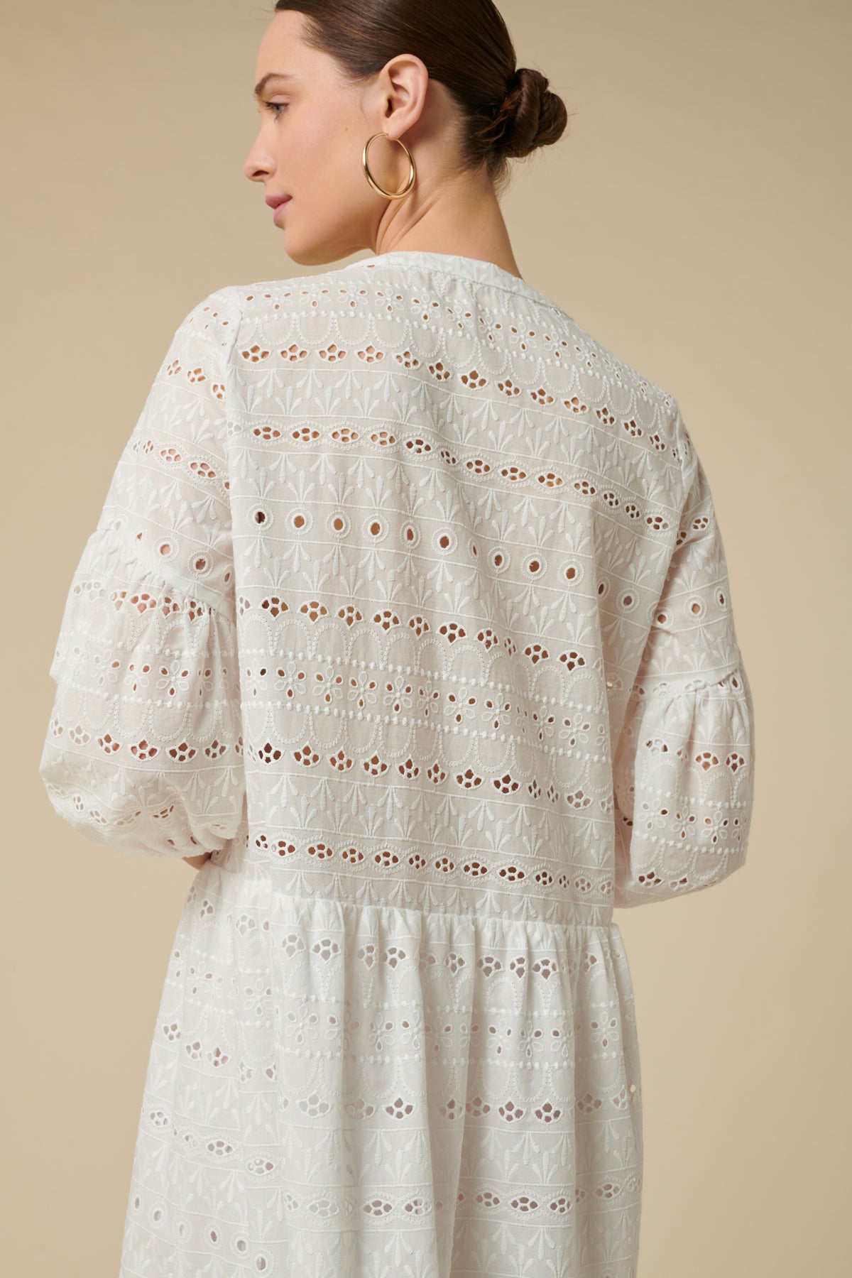 Robe longue en broderie anglaise