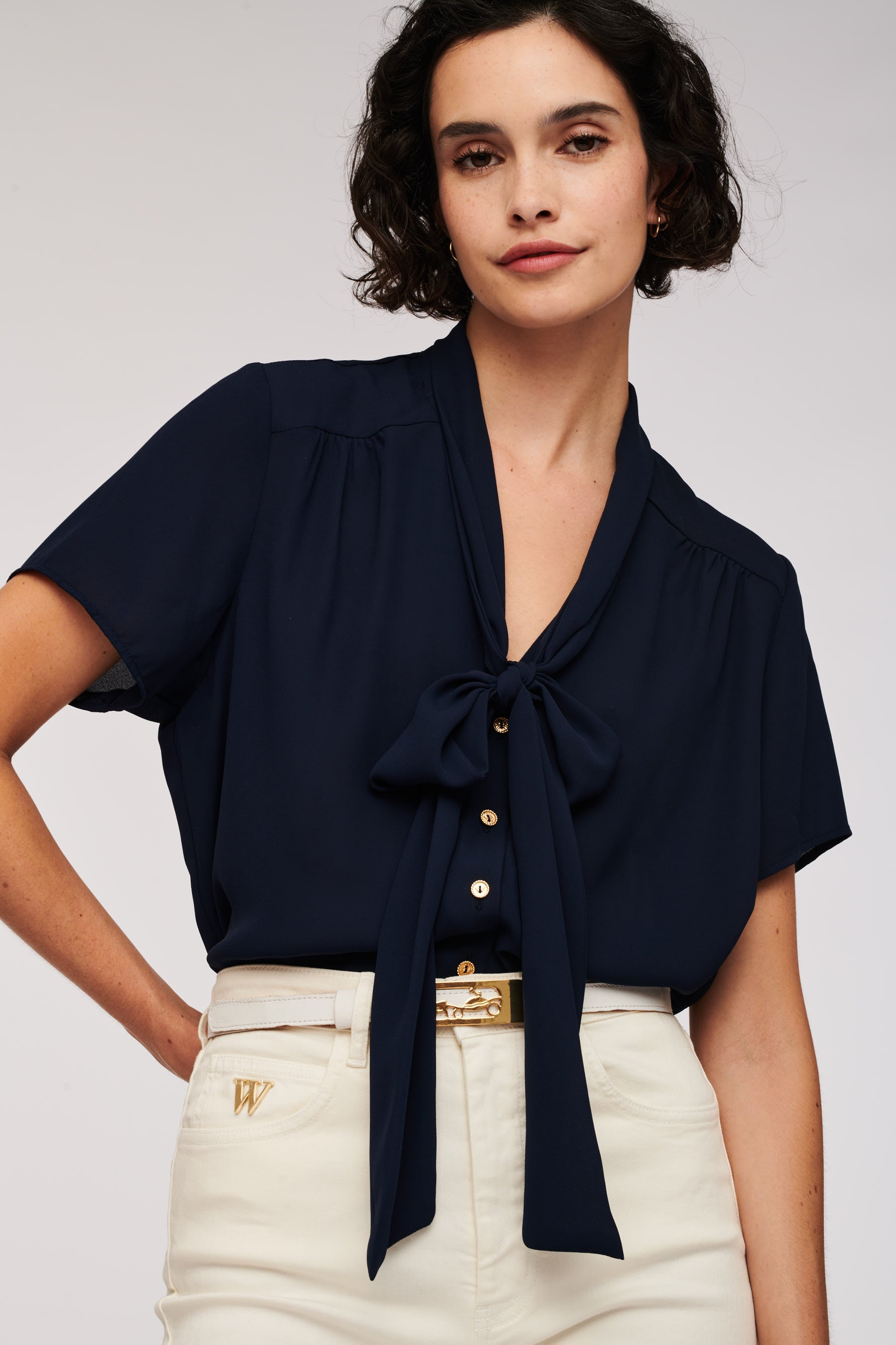 Short-sleeved pussy bow blouse
