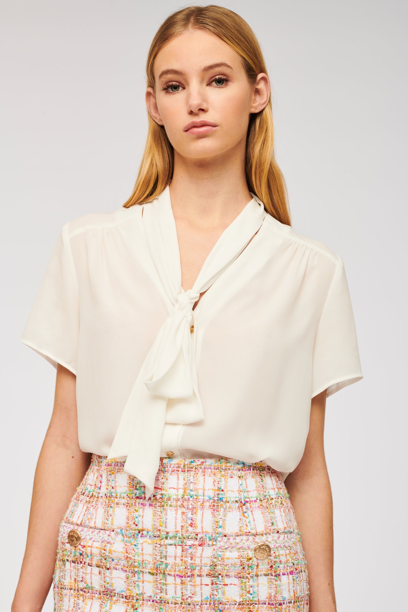 Blouse lavallière à manches courtes