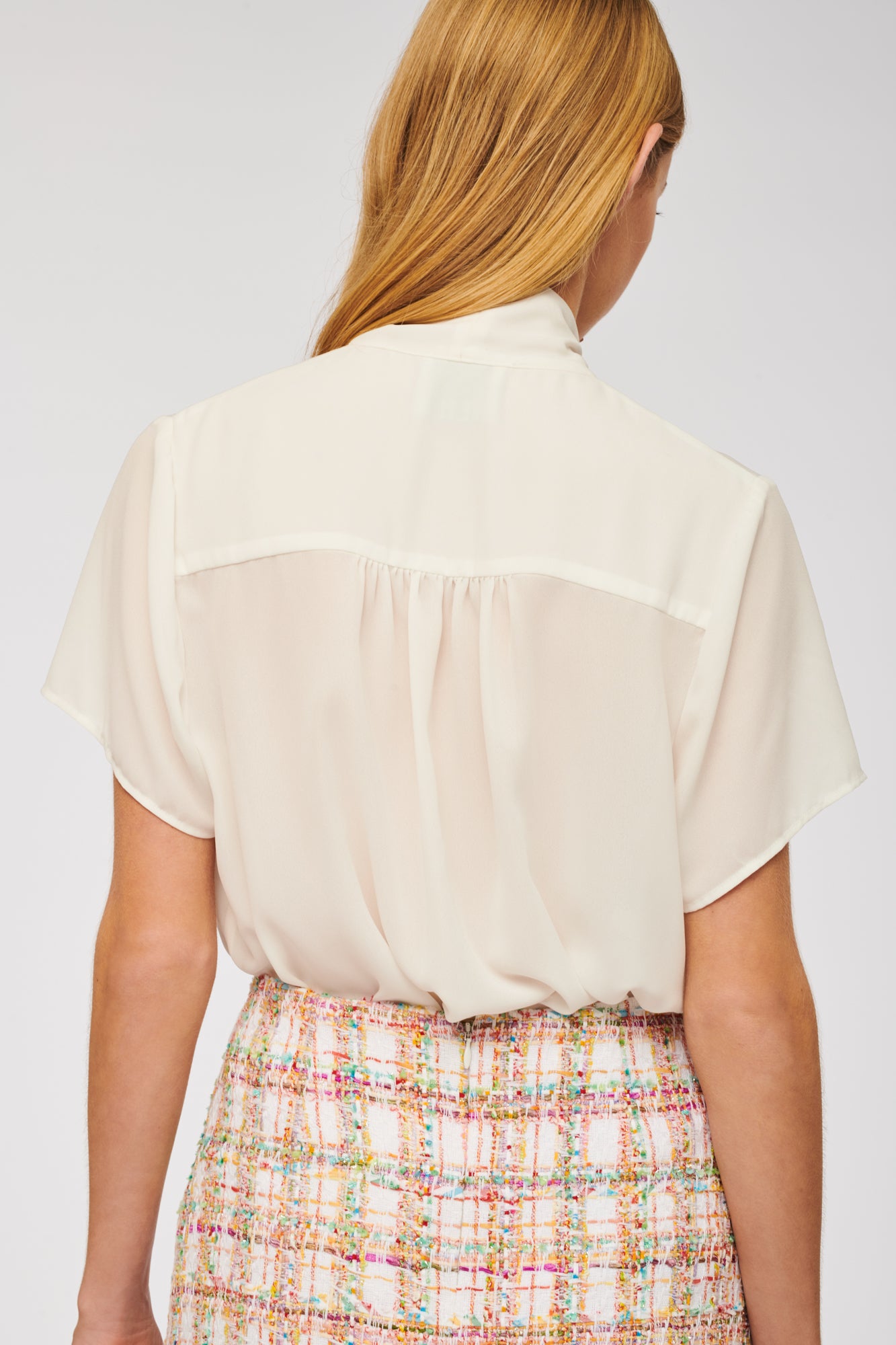 Short-sleeved pussy bow blouse