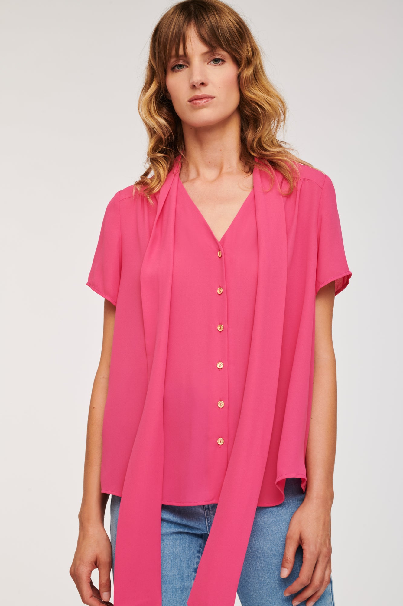 Blouse lavallière à manches courtes