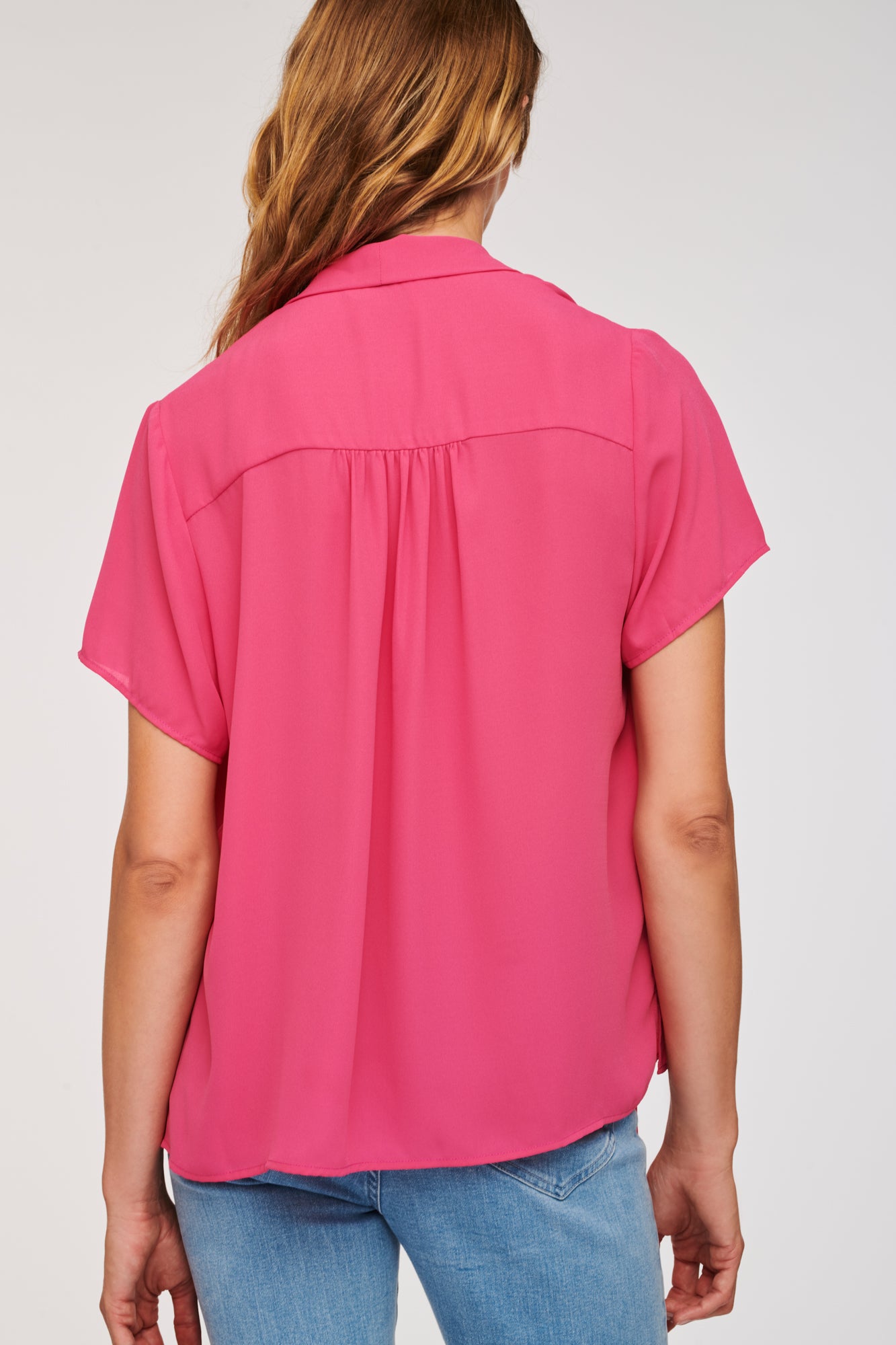 Blouse lavallière à manches courtes