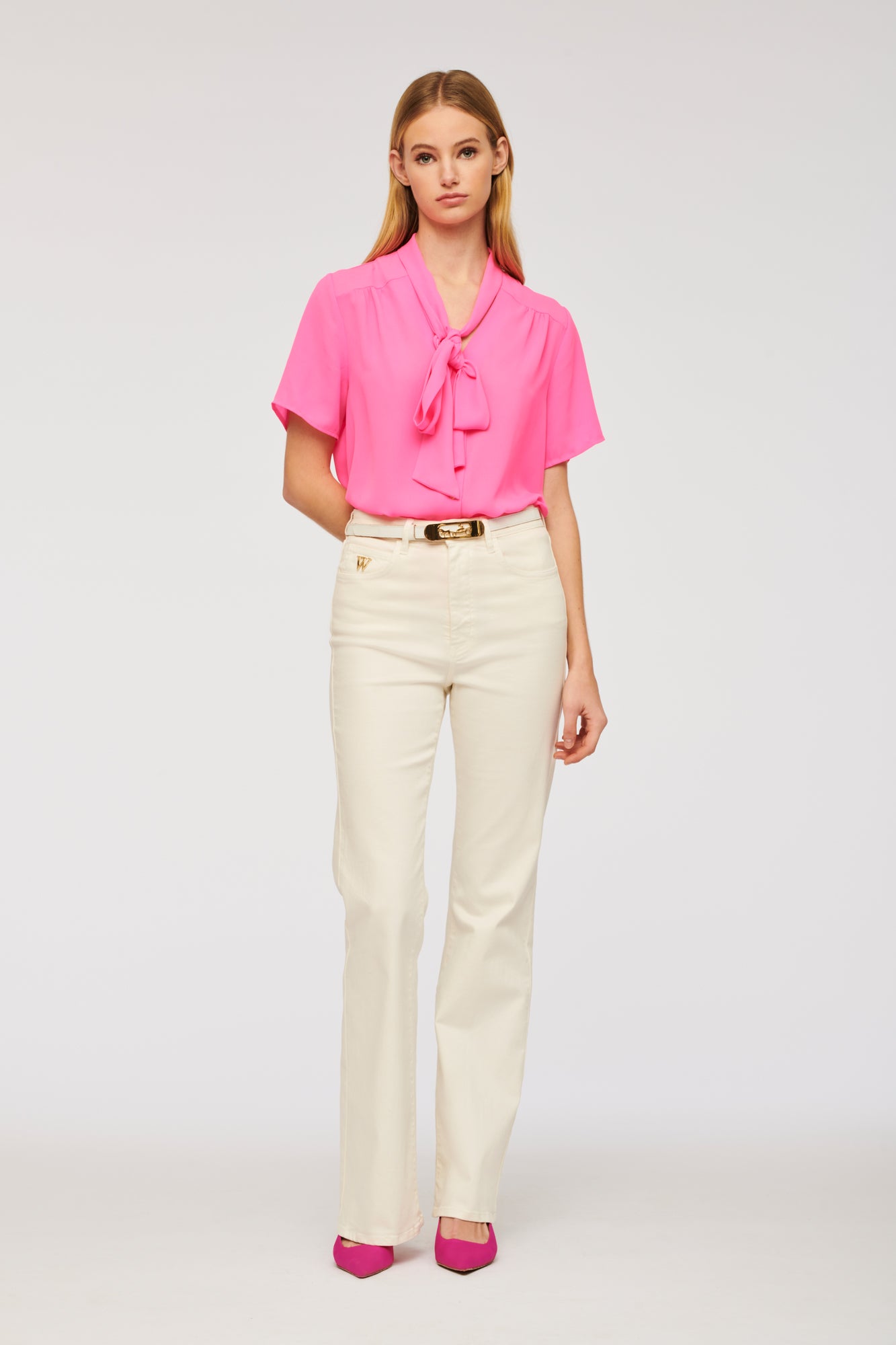 Blouse lavallière à manches courtes