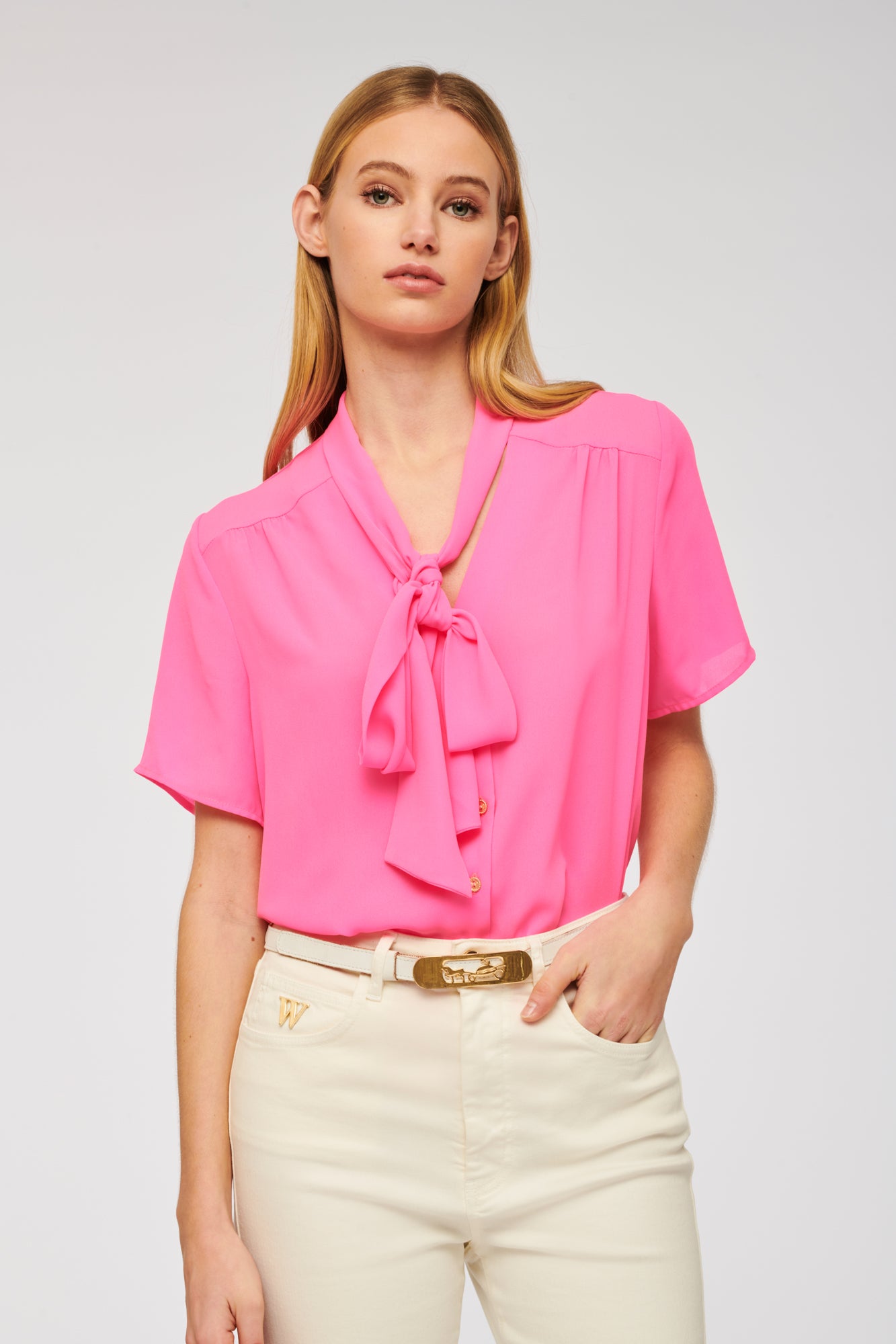 Blouse lavallière à manches courtes