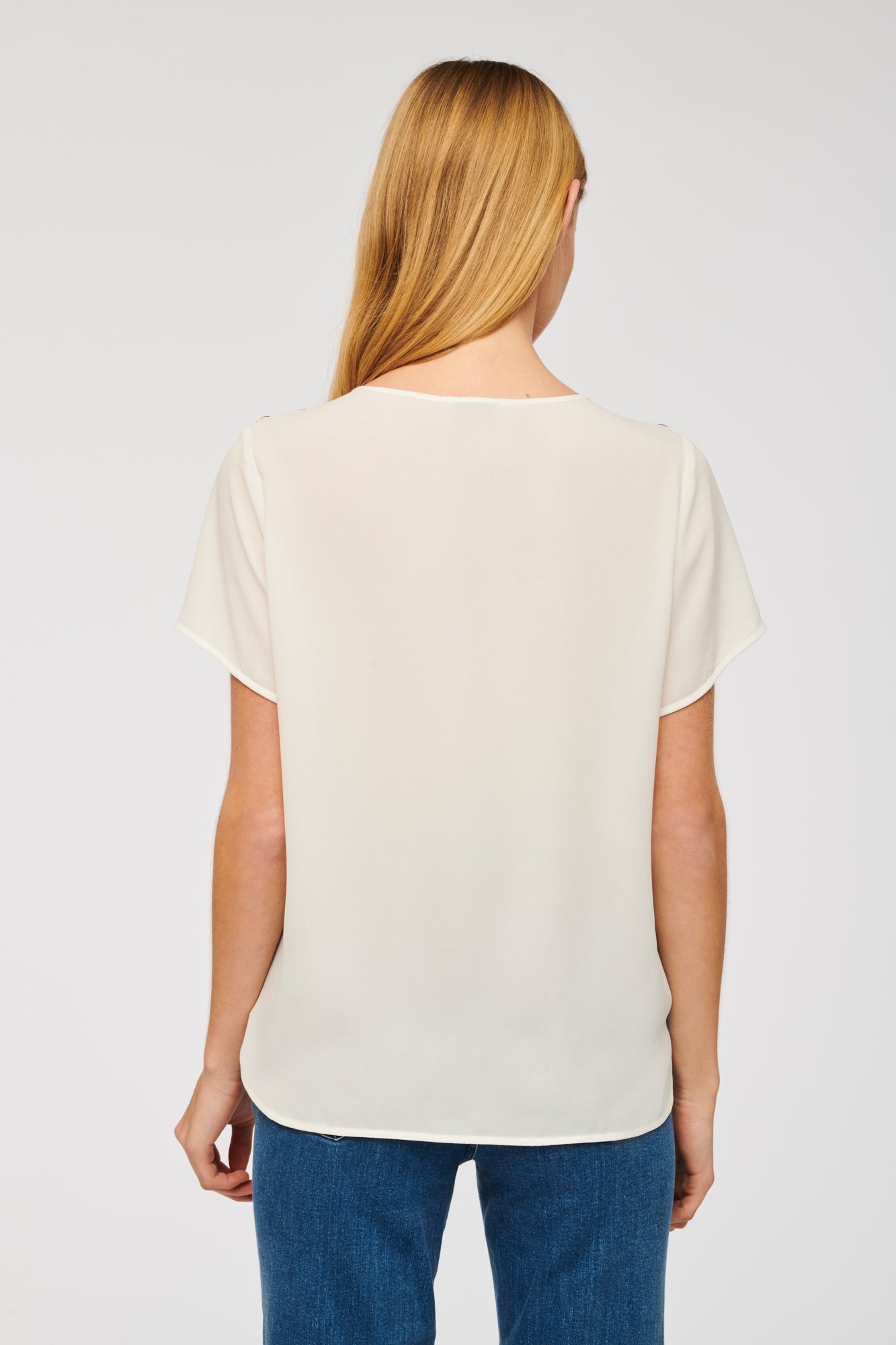 Short-sleeved flowing top