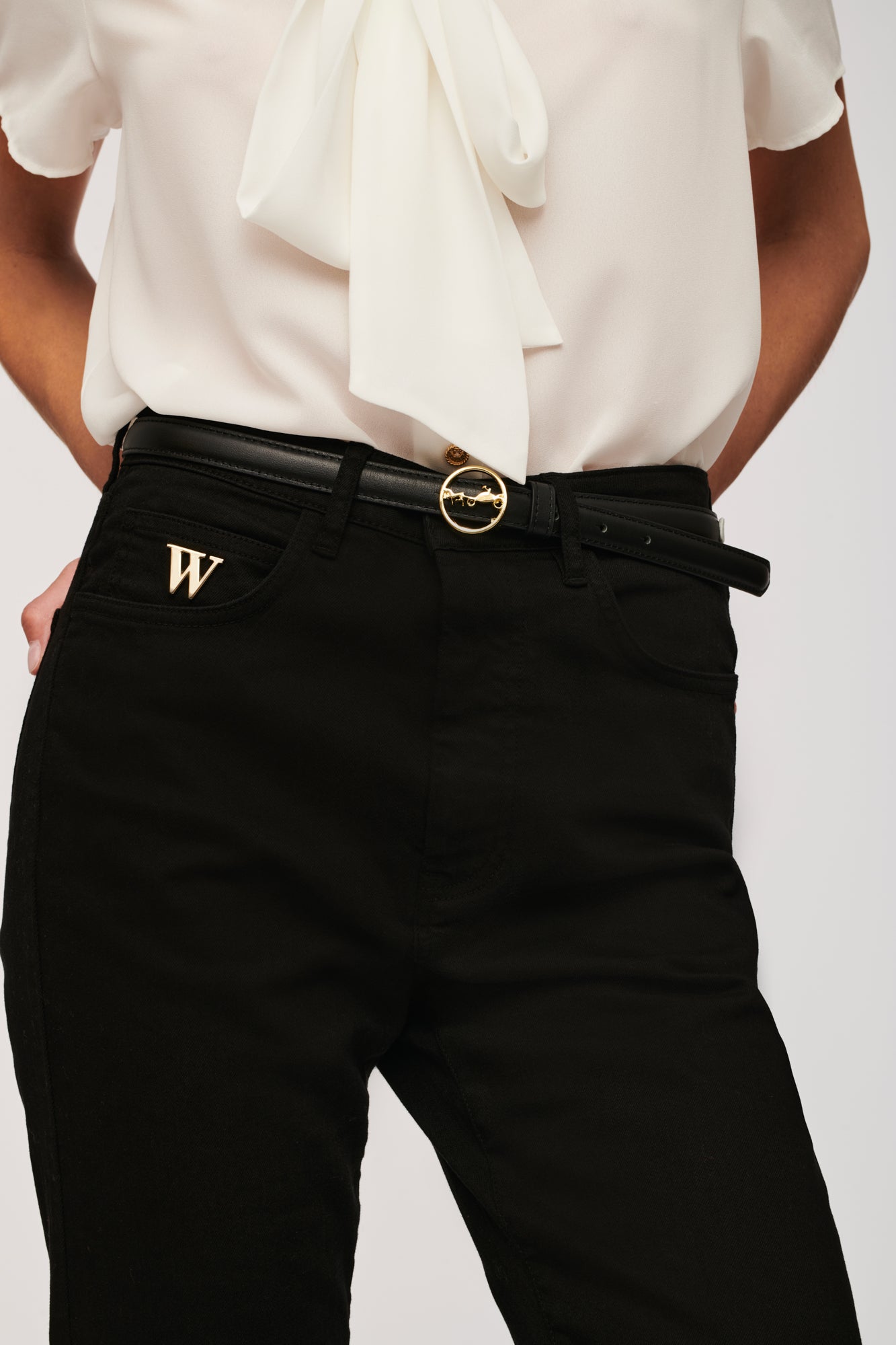 Leather belt with carriage buckle