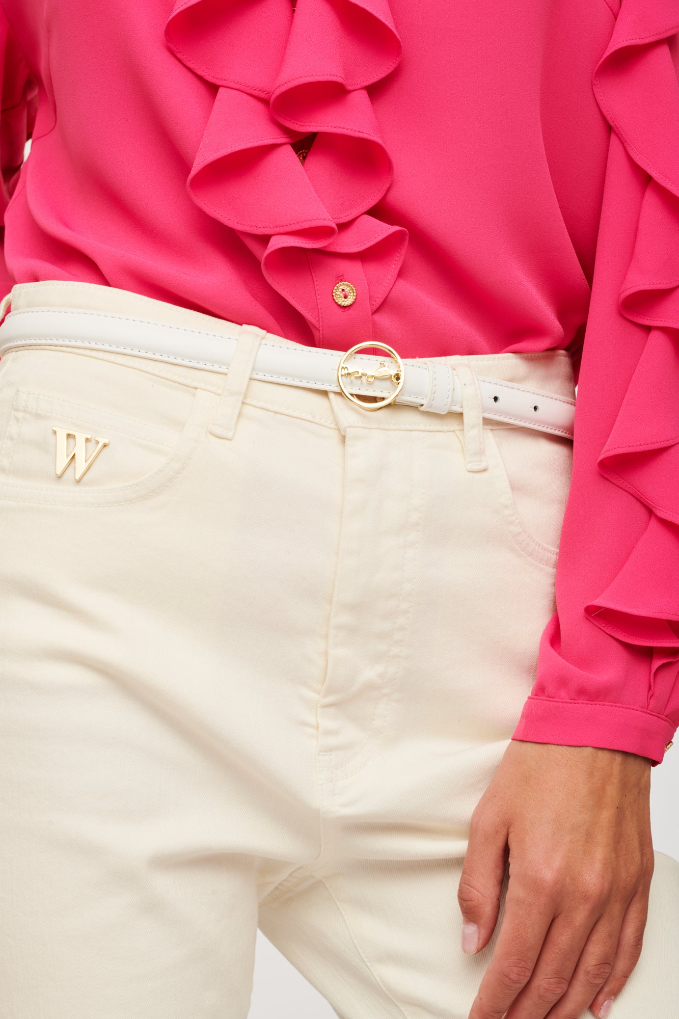 Leather belt with carriage buckle