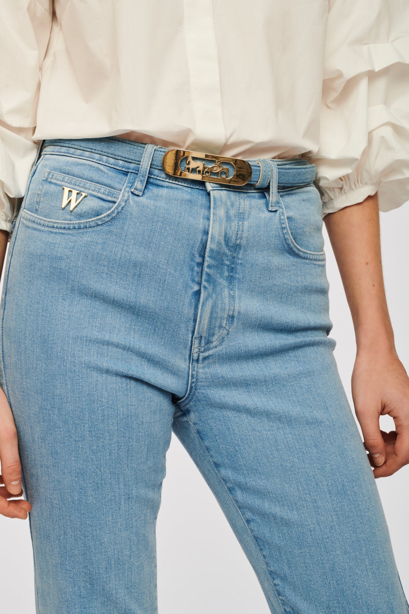 Denim belt with carriage buckle