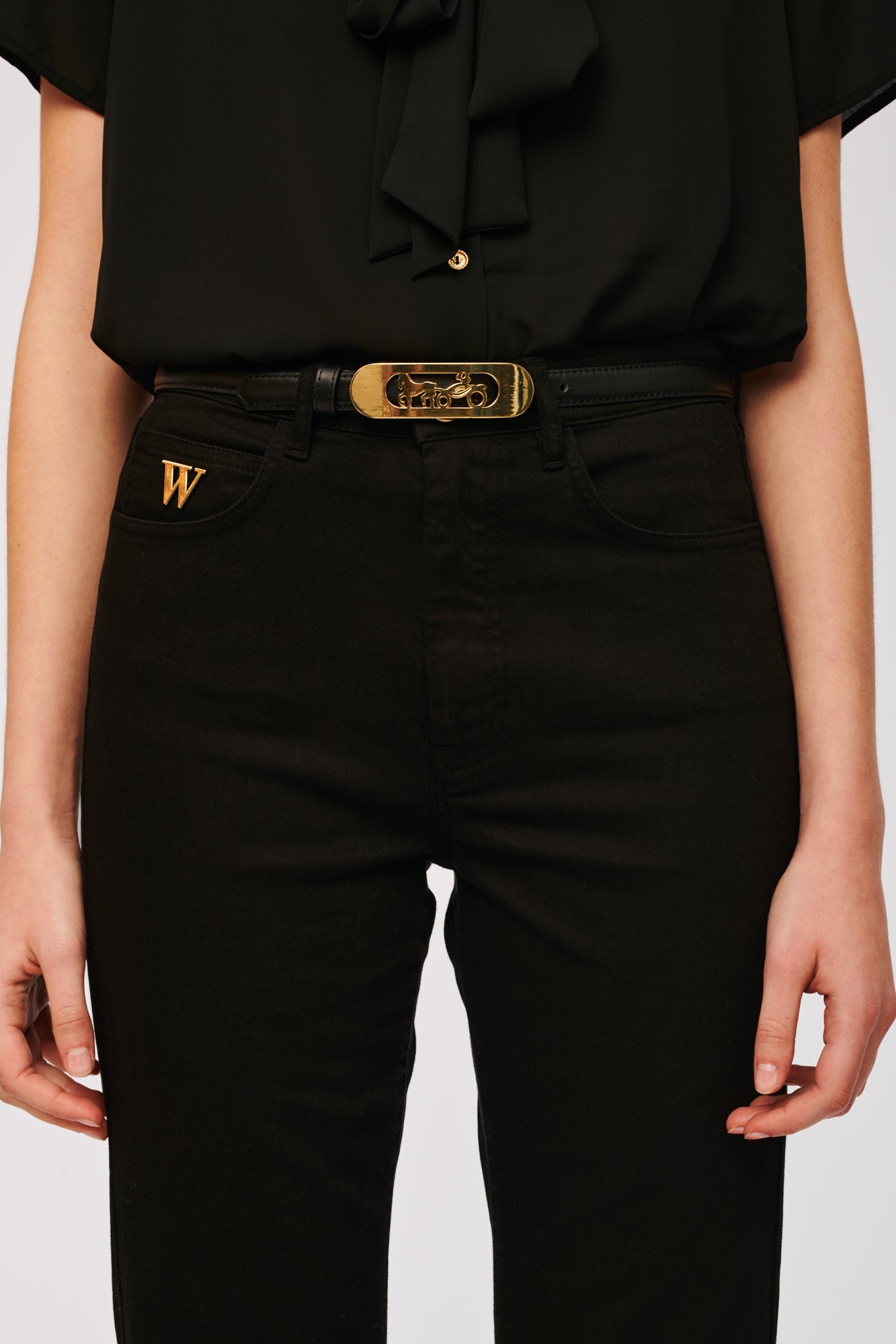 Leather belt with carriage buckle