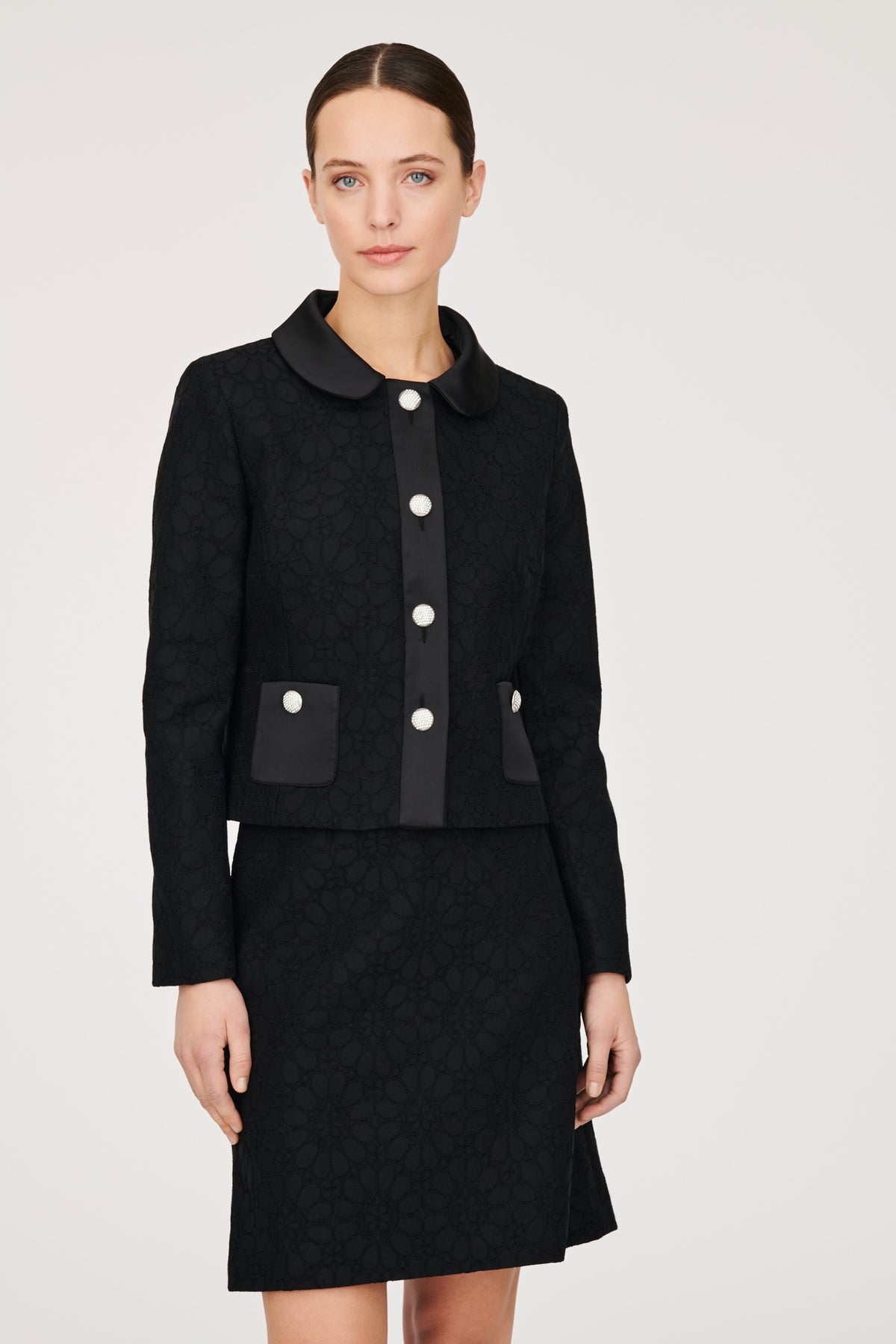 Veste en dentelle et satin noire