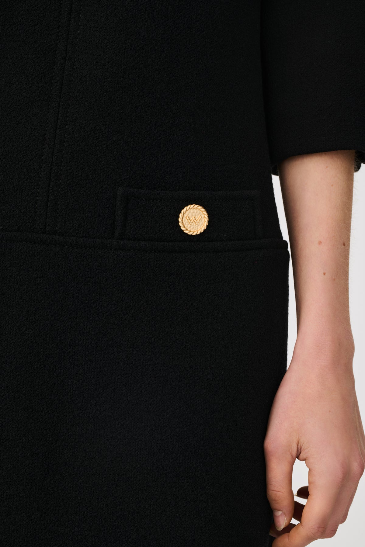 Robe droite en crêpe de laine surpiquée