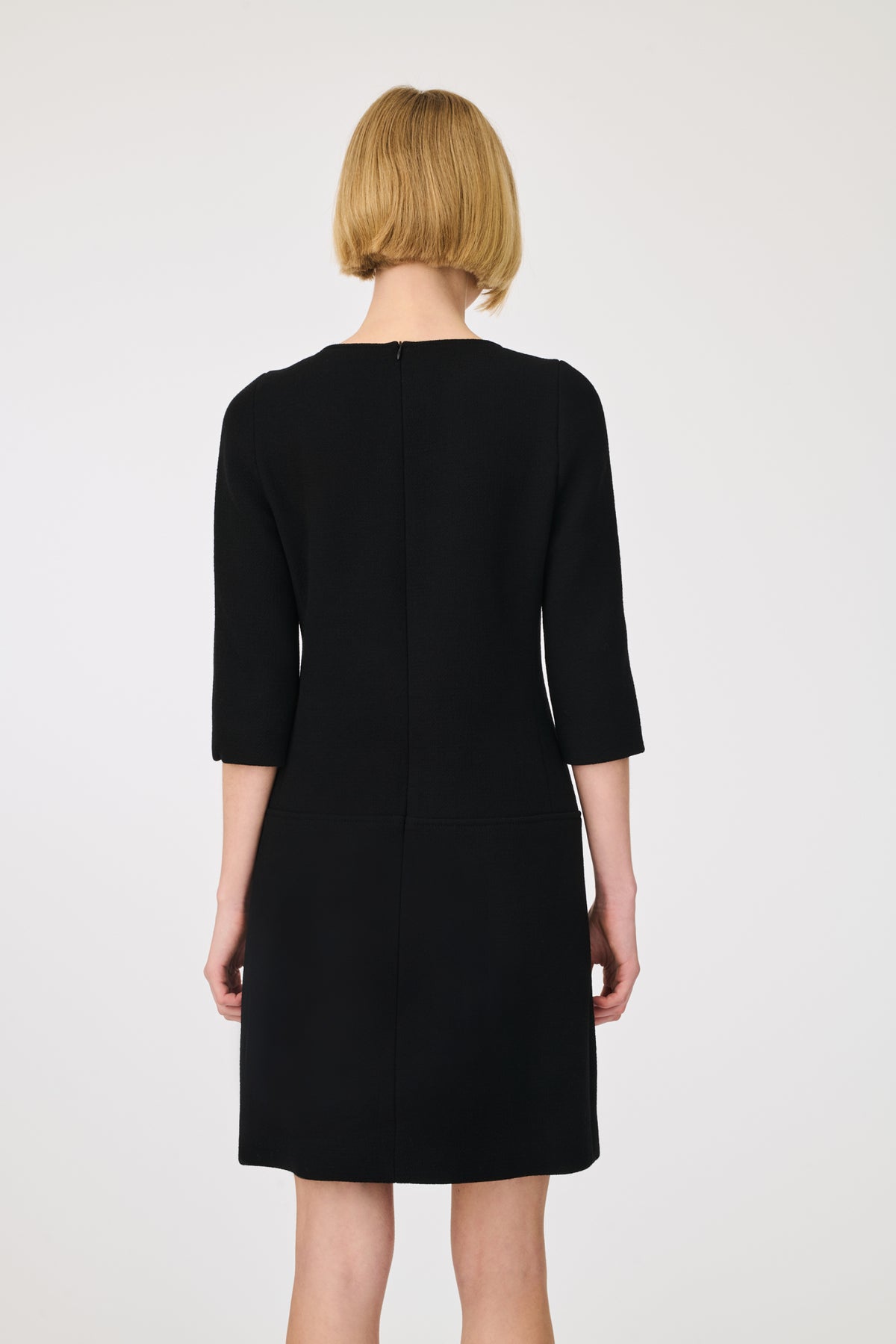 Robe droite en crêpe de laine surpiquée