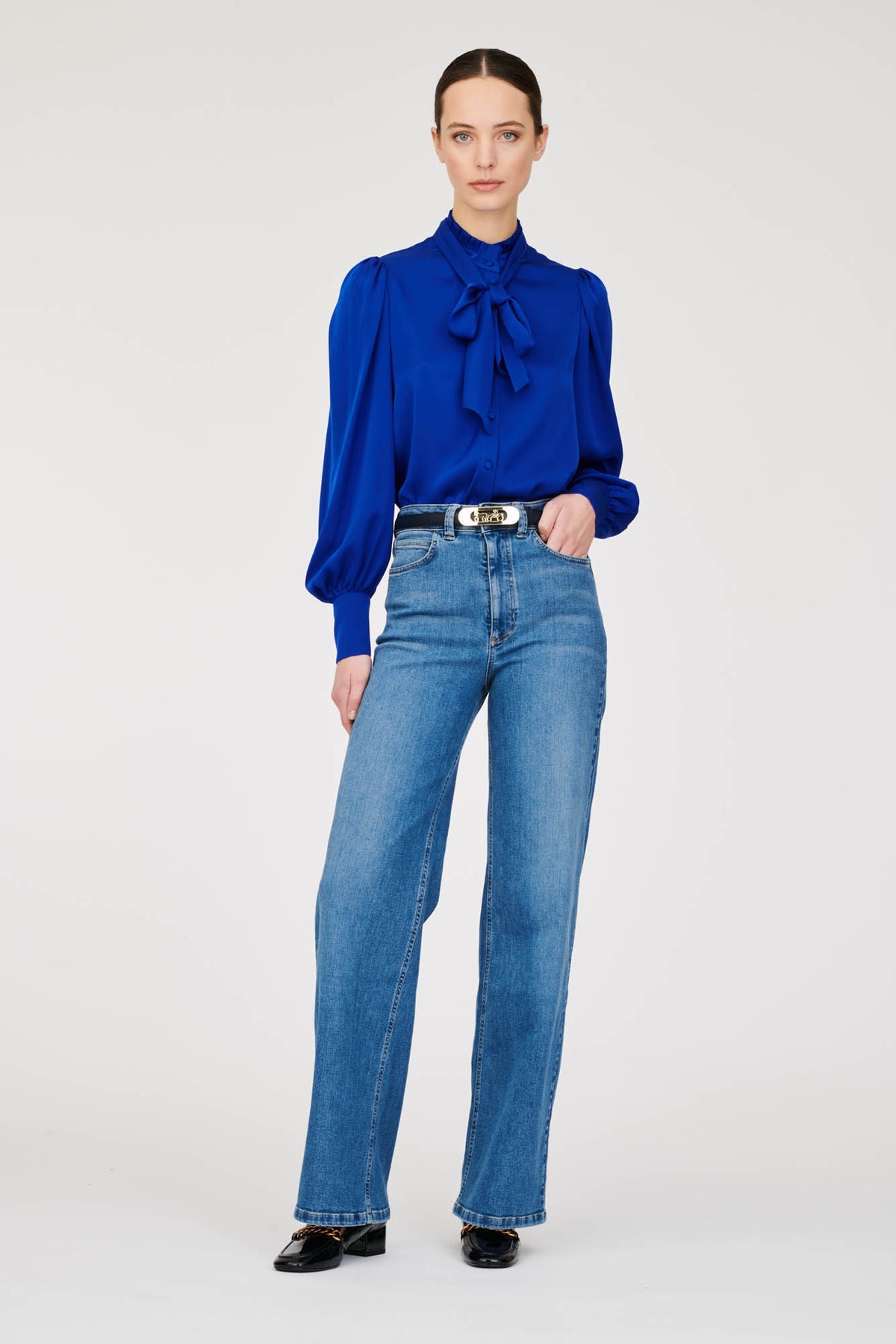 Silk shirt with removable pussy bow