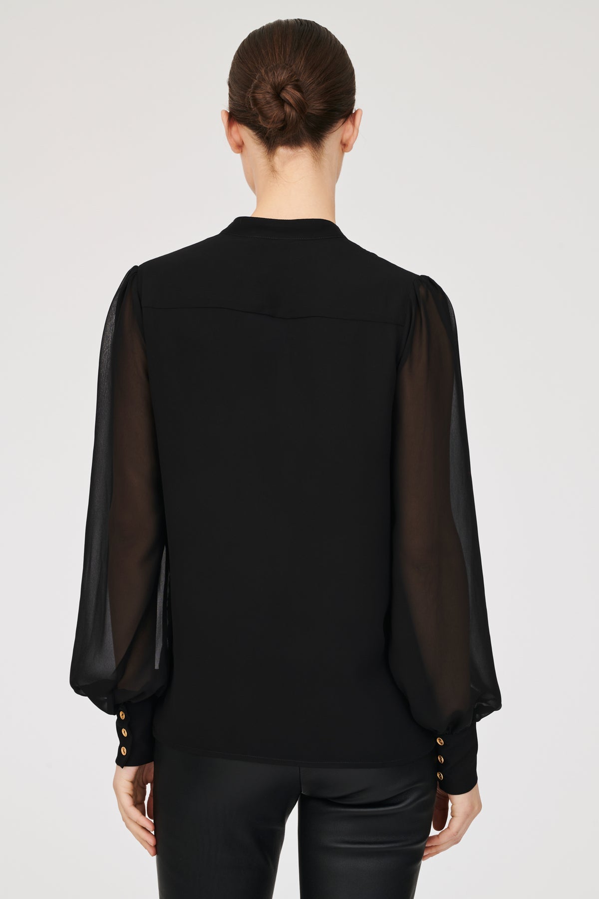 Blouse fluide plissée et dentelle