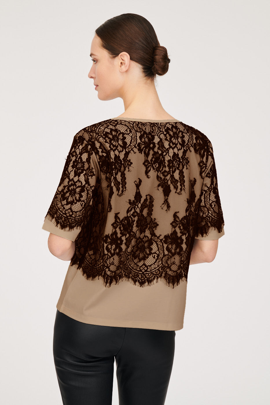 T-shirt bi-matière en dentelle