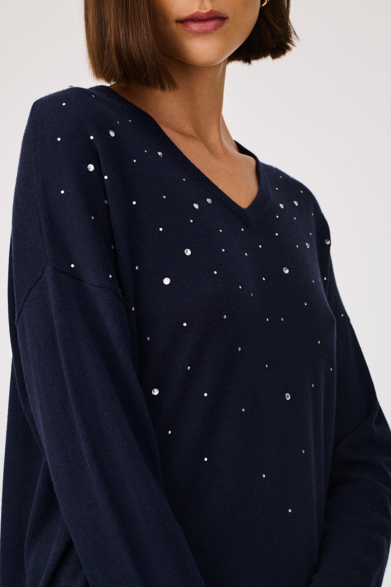 Pull col v à strass