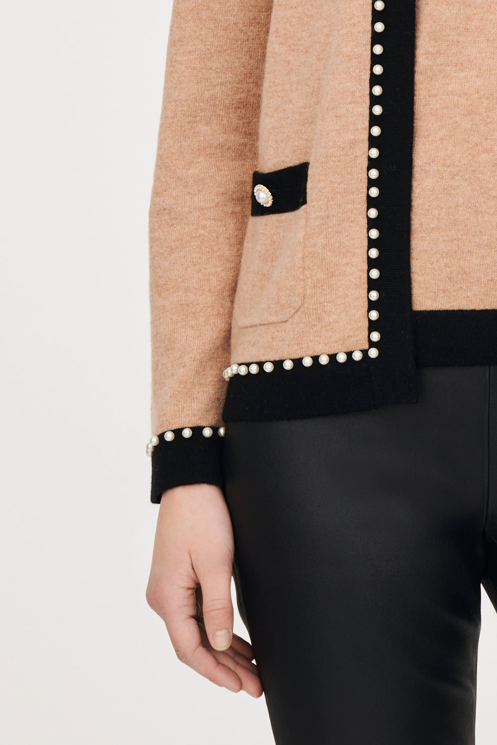 Cardigan bicolore orné de perles