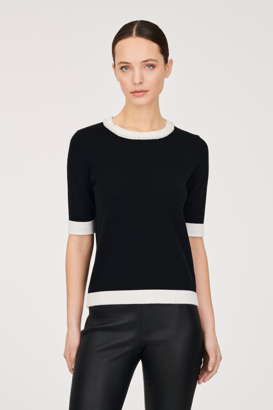 Pull bicolore orné de perles