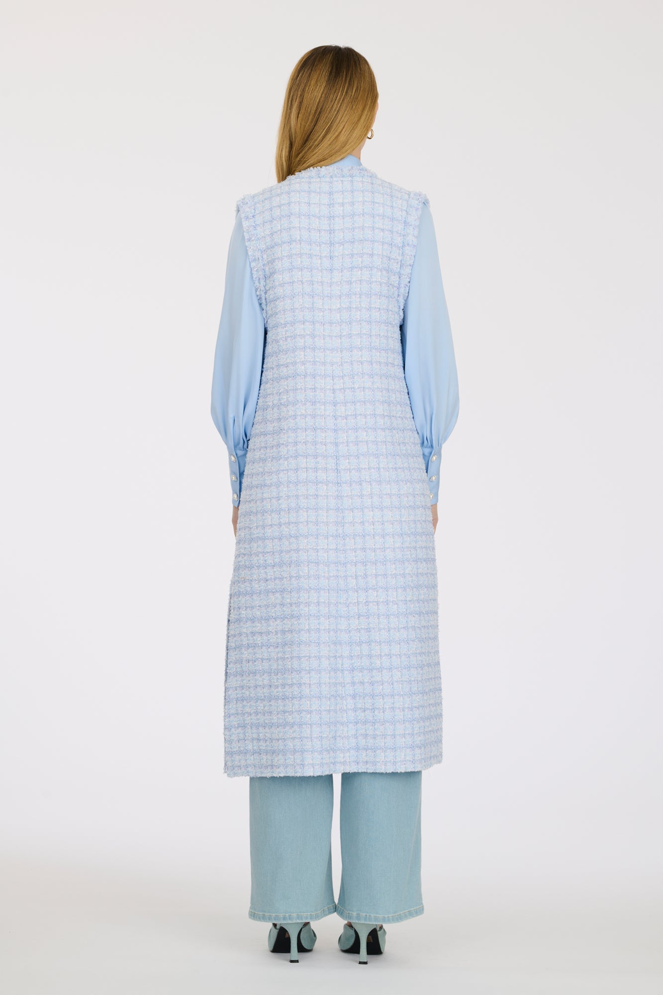 Long sleeveless jacket in fringed tweed