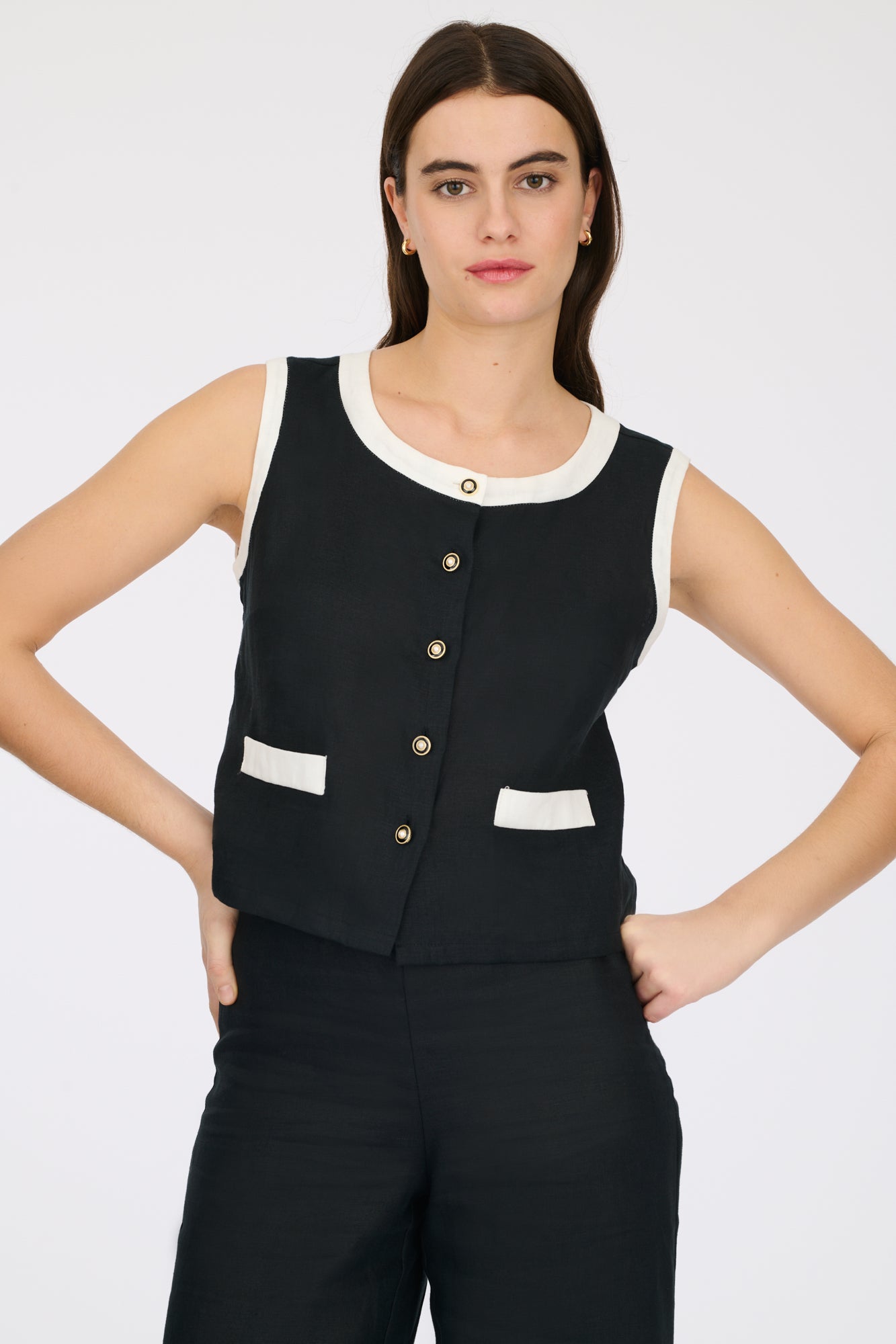 Two-tone sleeveless linen top