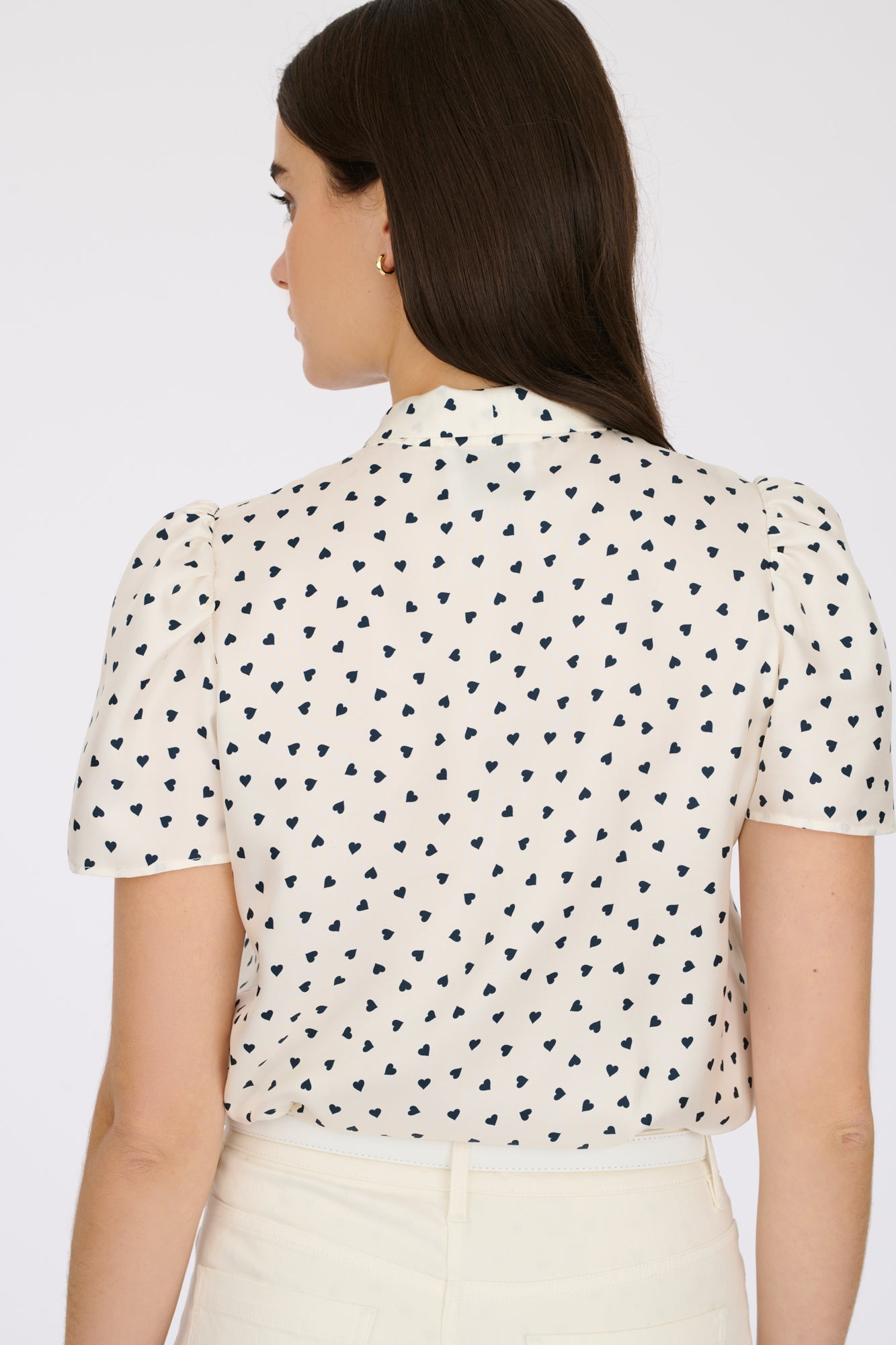 Short-sleeved pussycat bow blouse with heart print