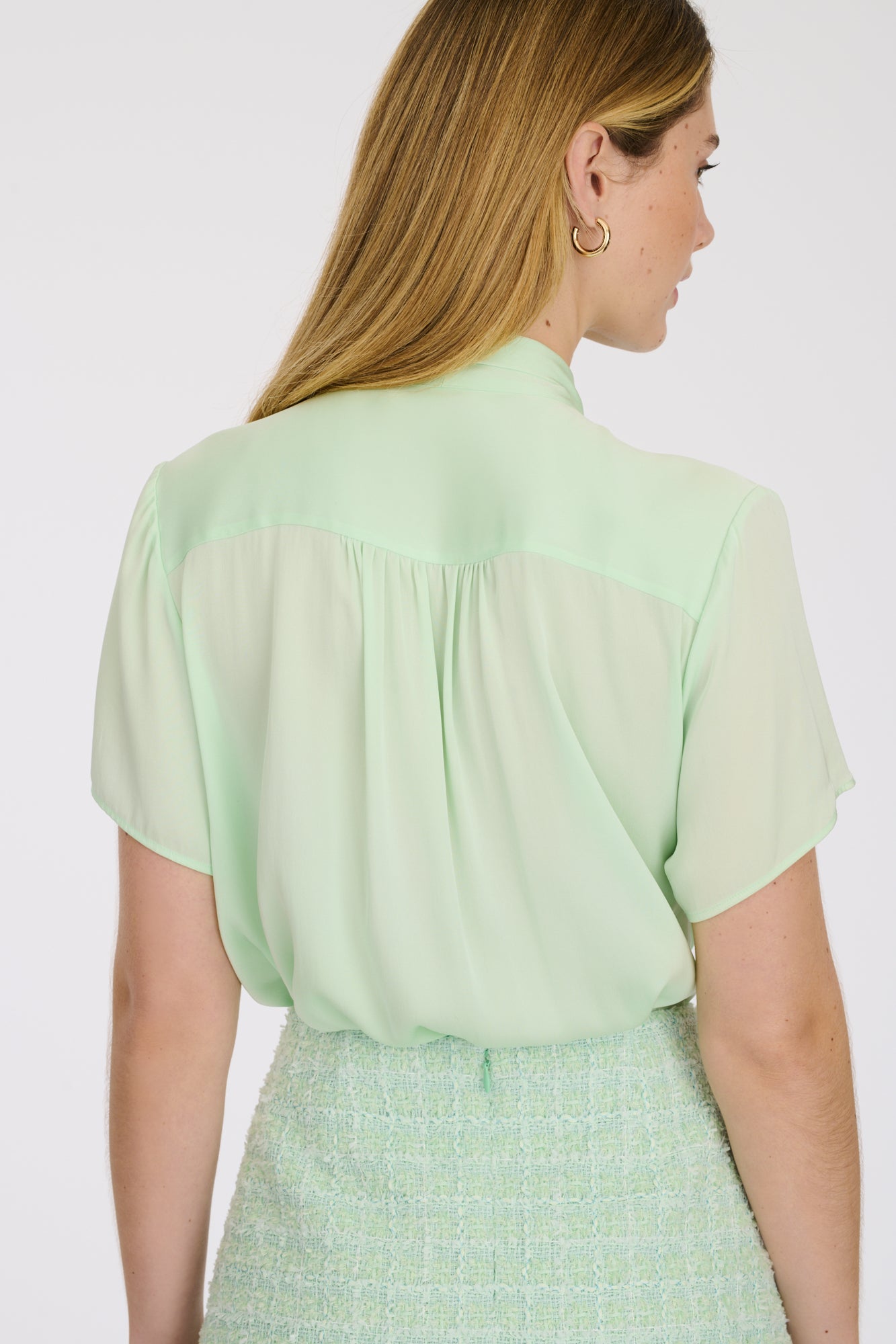 Short-sleeved pussycat bow blouse 