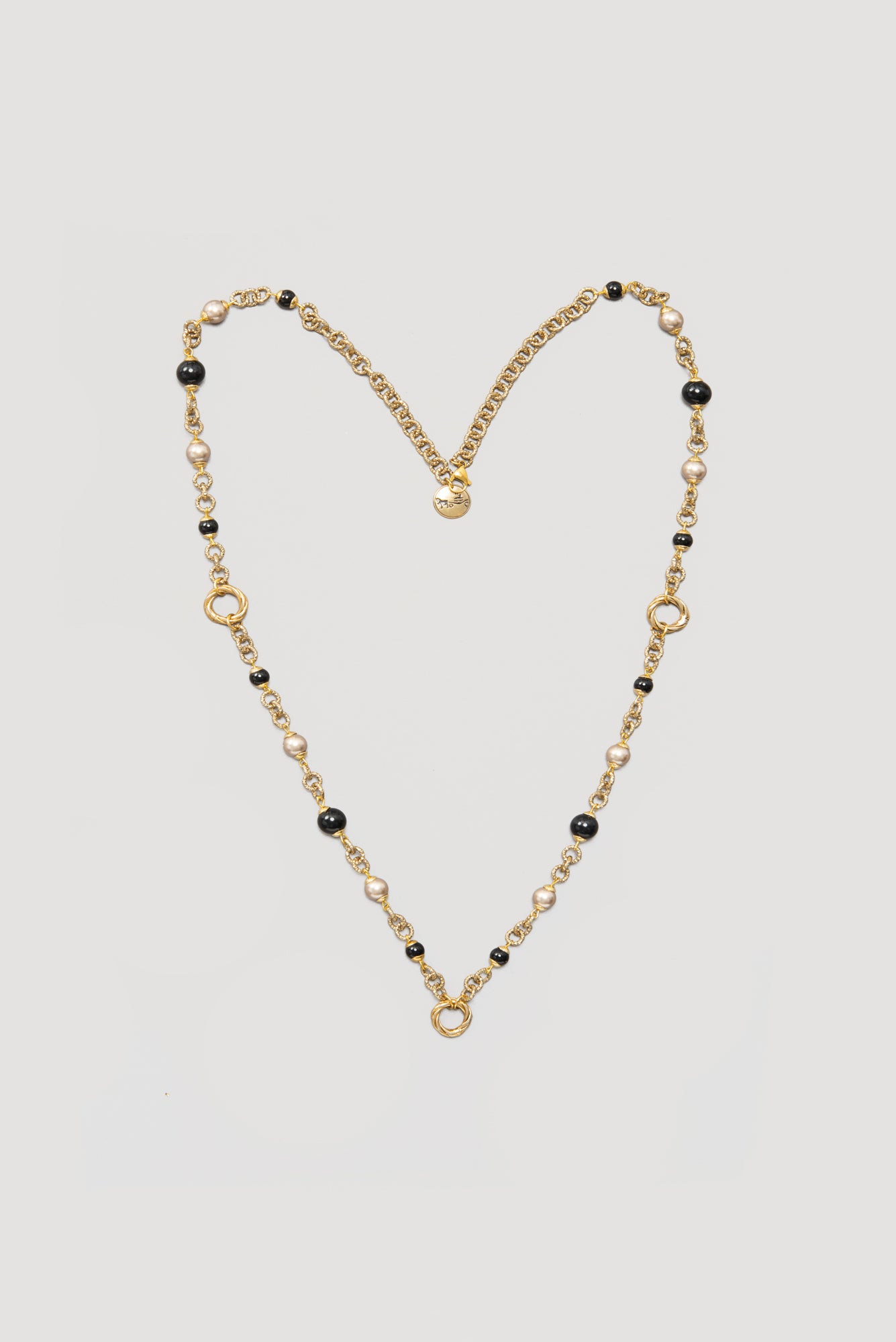 Elegant long golden necklace with pearls 