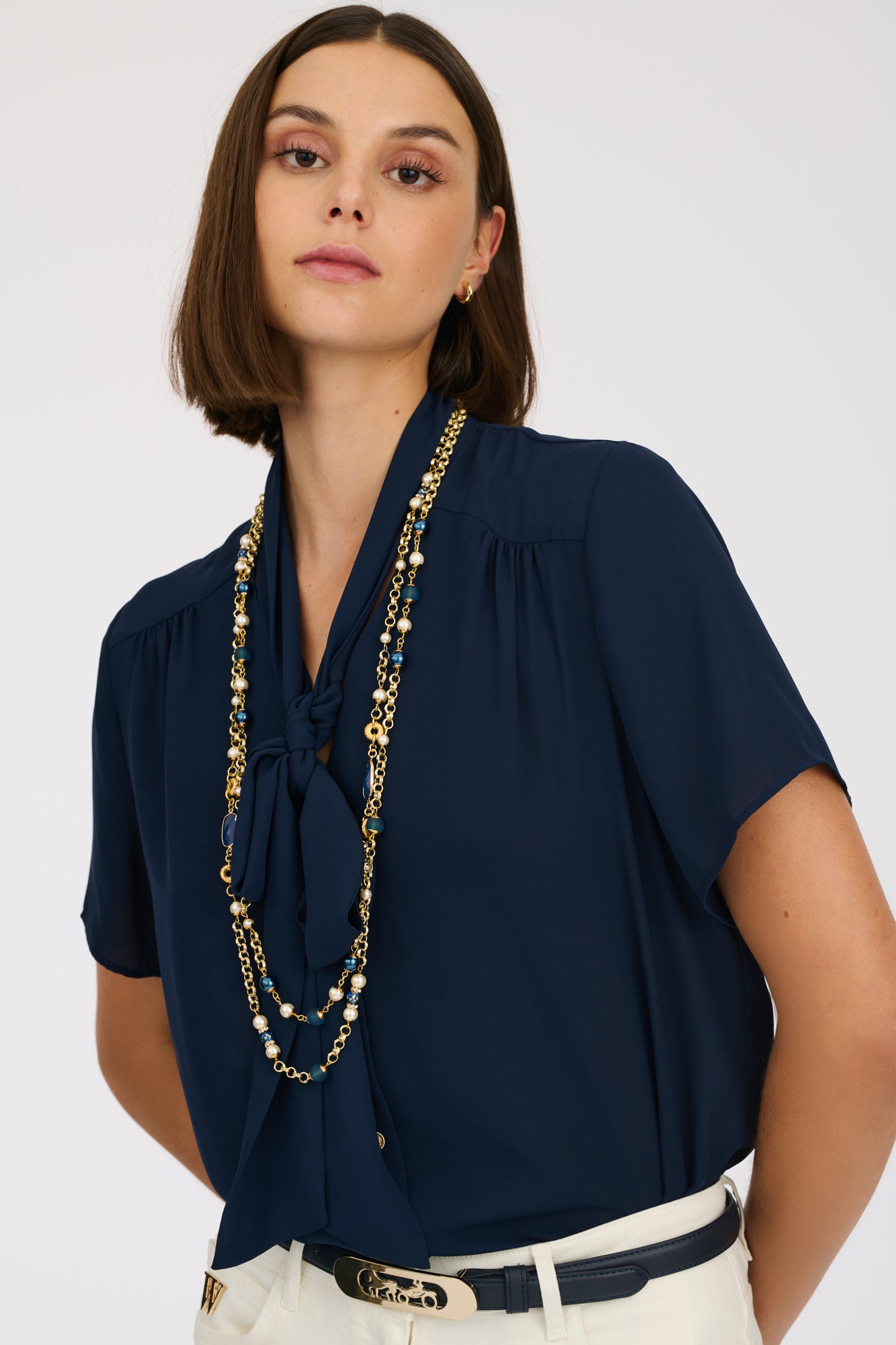 Double necklace with blue pearls 