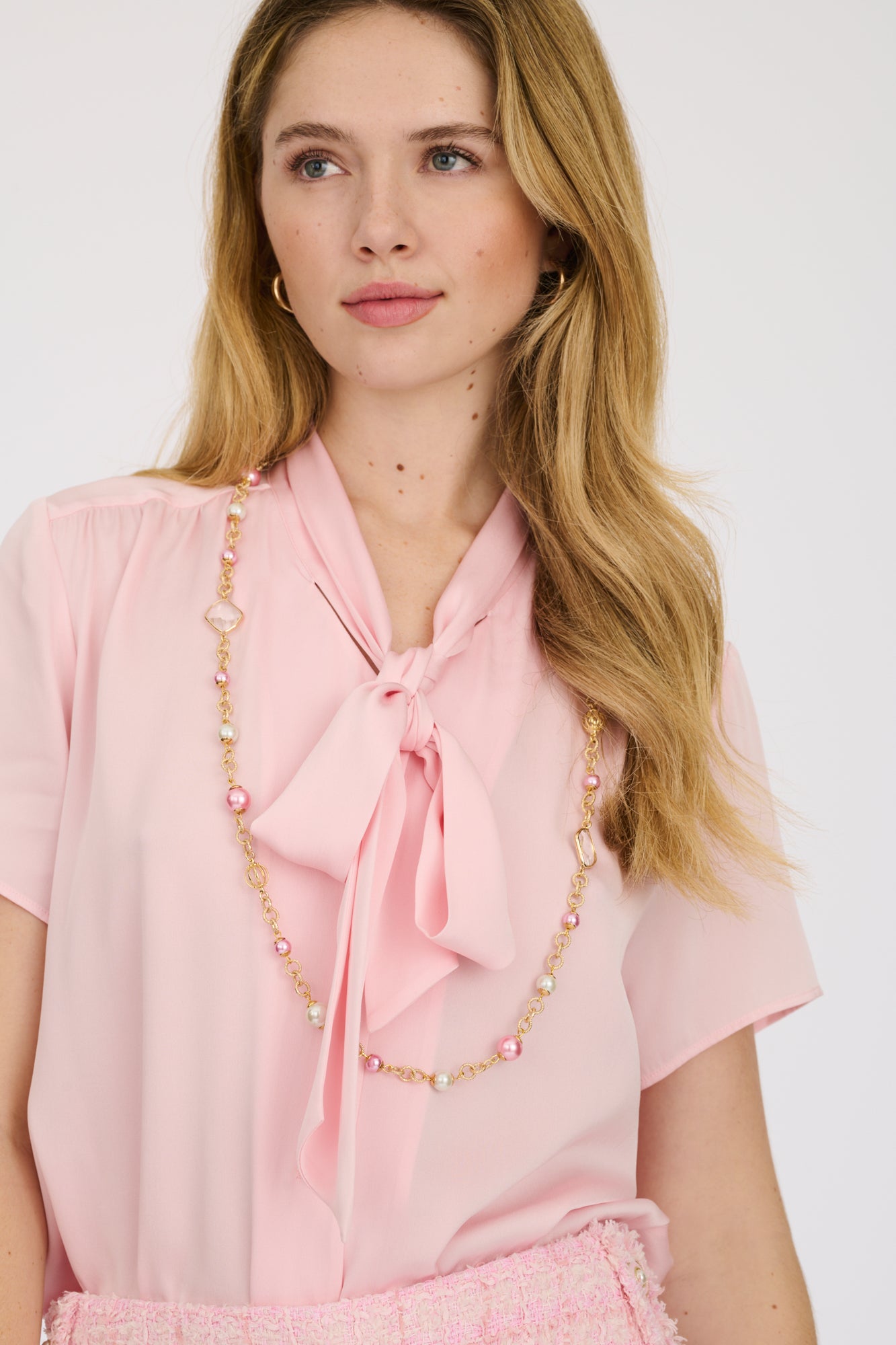 Long necklace in pearls and brilliant chains 