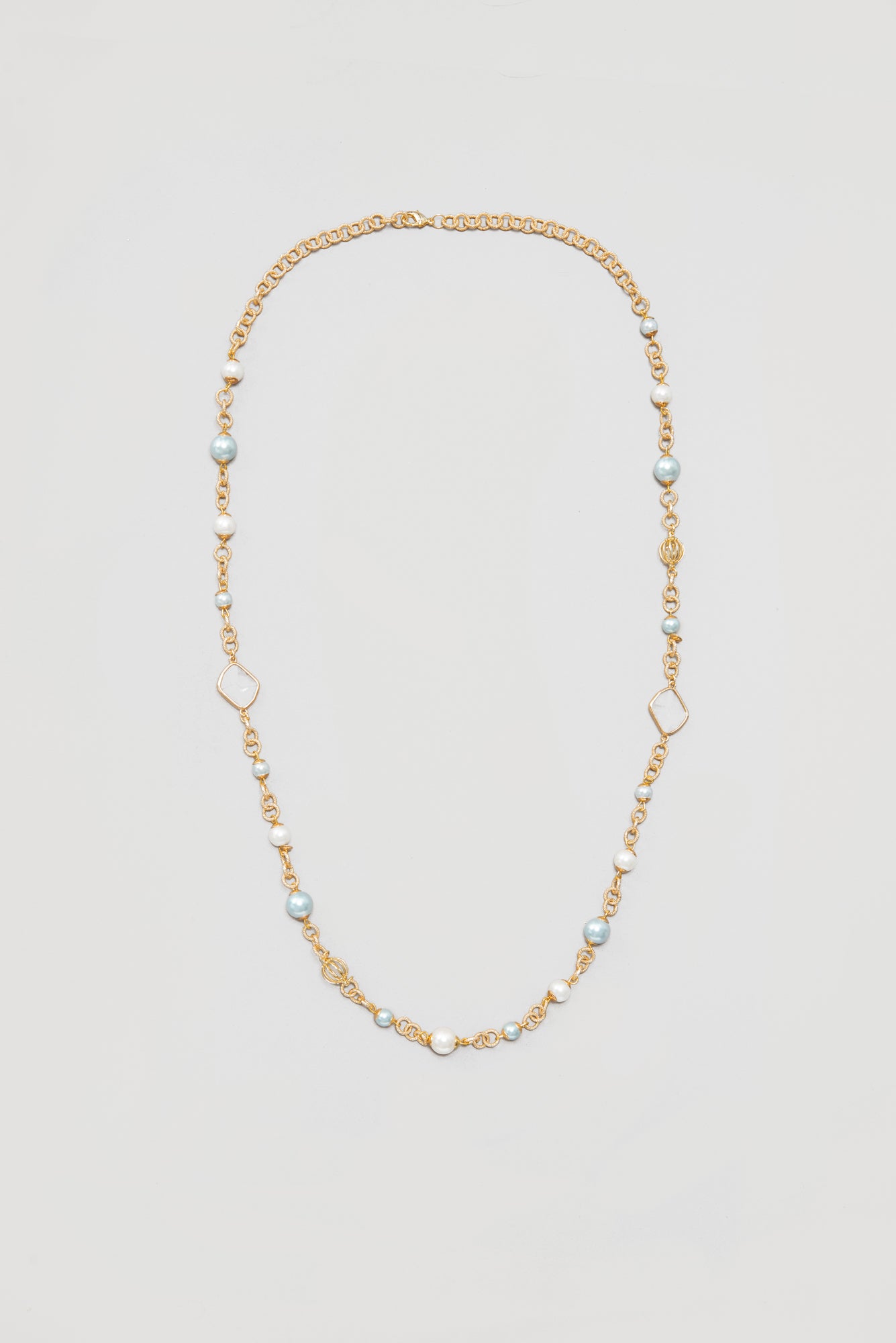 Long necklace in pearls and brilliant chains 