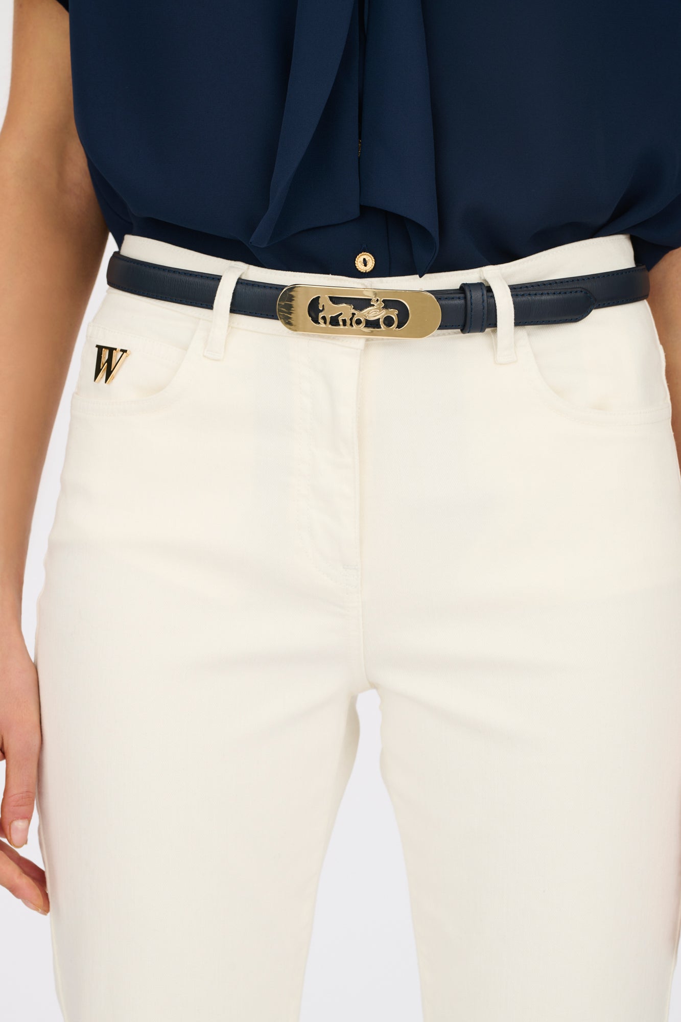 Leather belt with carriage buckle