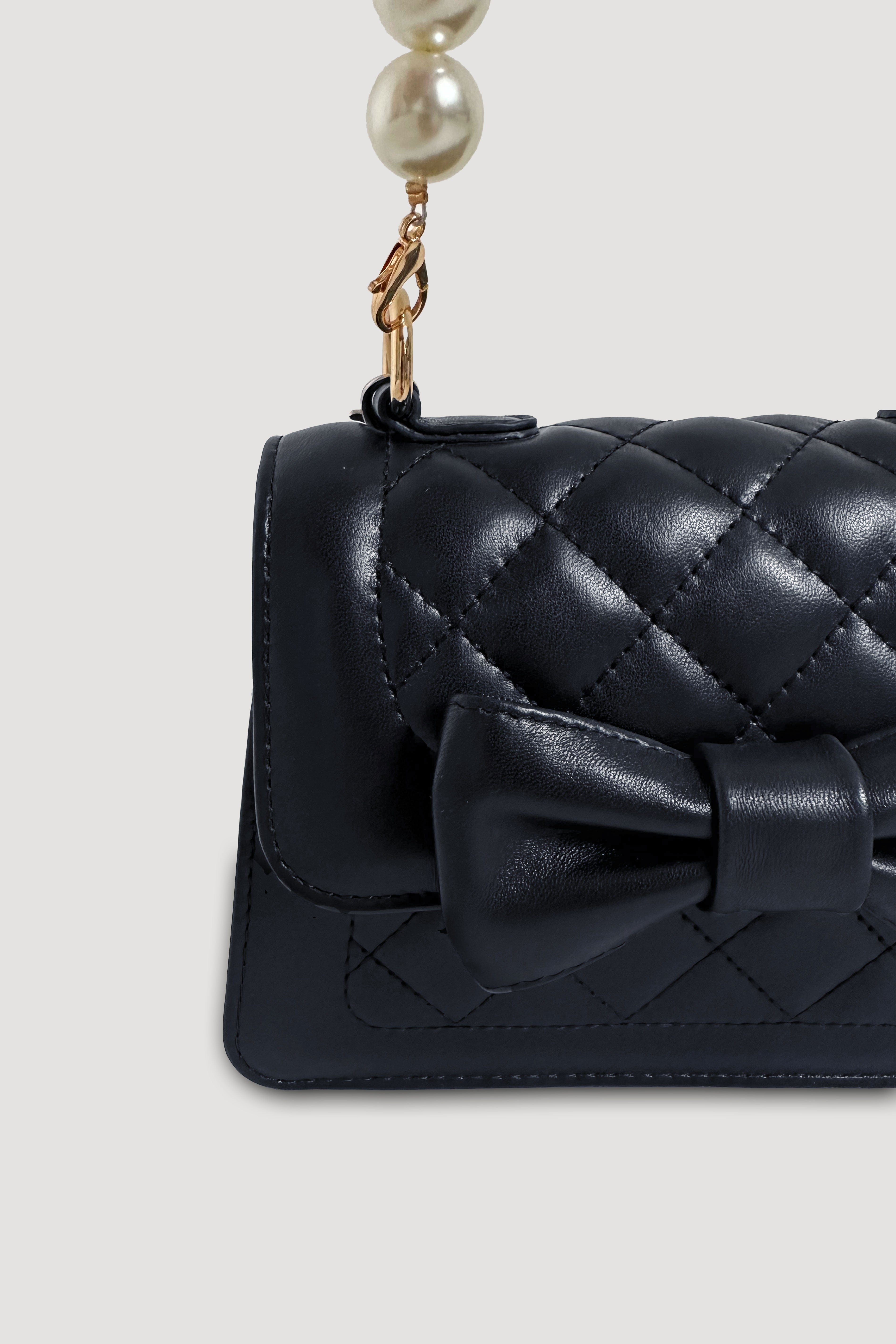 Quilted bag with bow