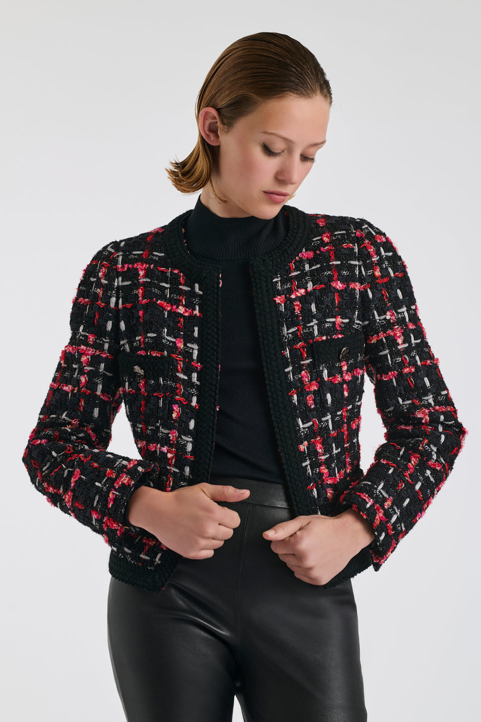 Veste en tweed à carreaux galonné
