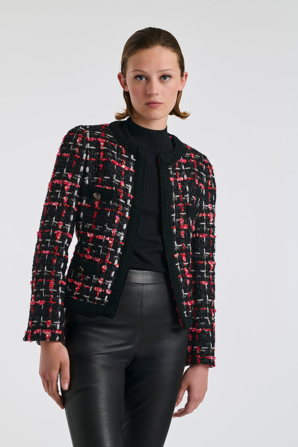 Veste en tweed à carreaux galonné