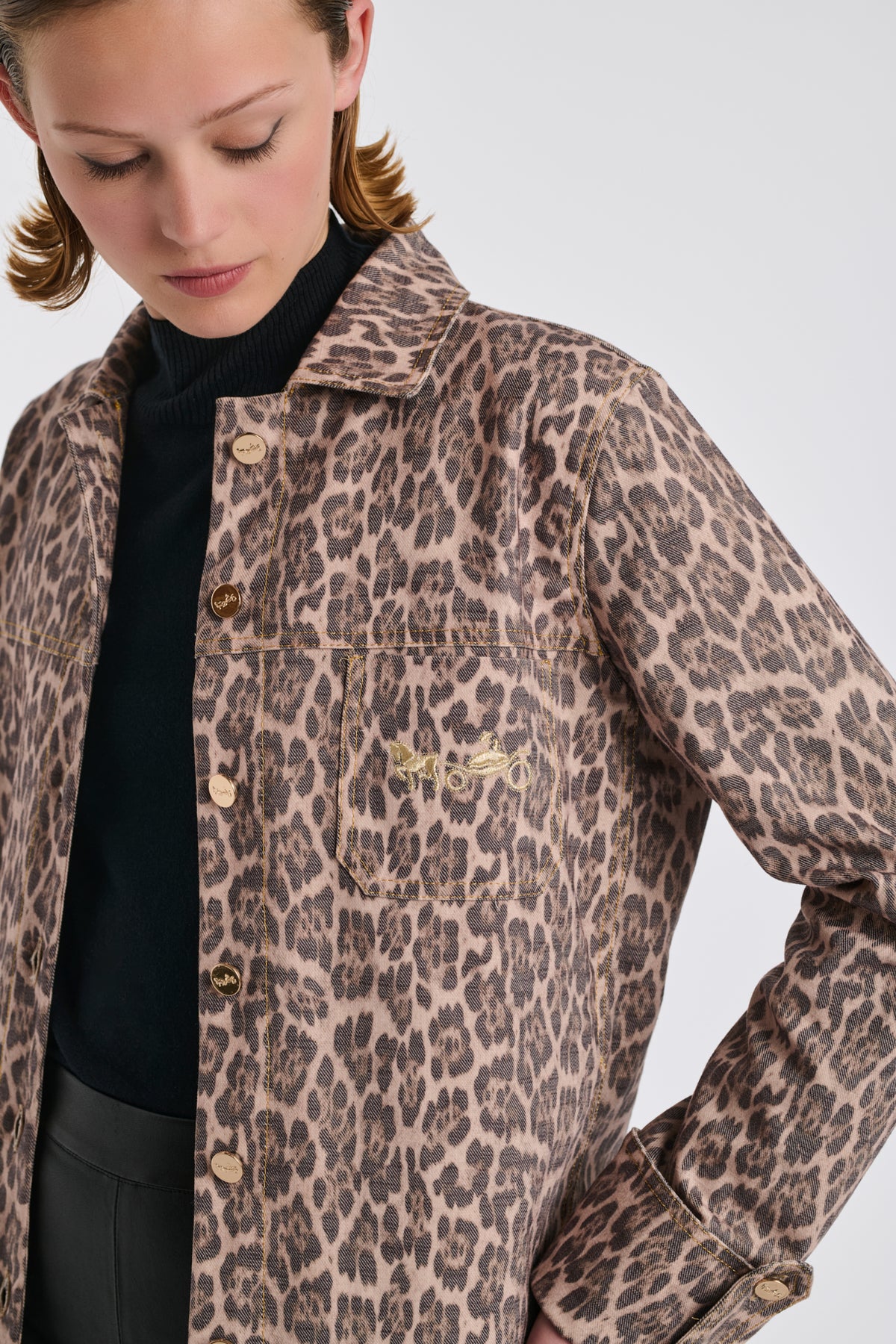 Veste en denim à imprimé leopard