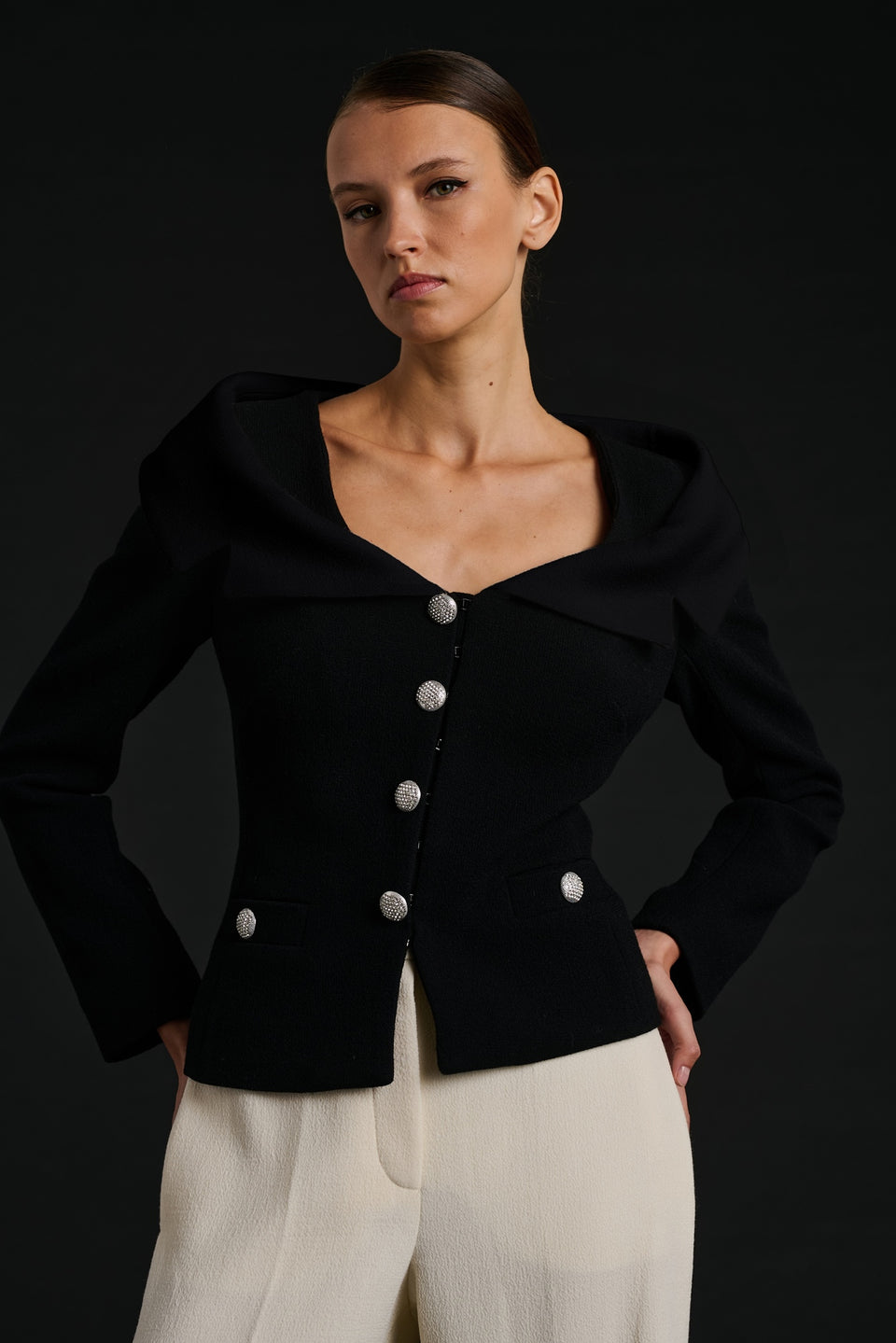 Veste en crêpe de laine col Bardot