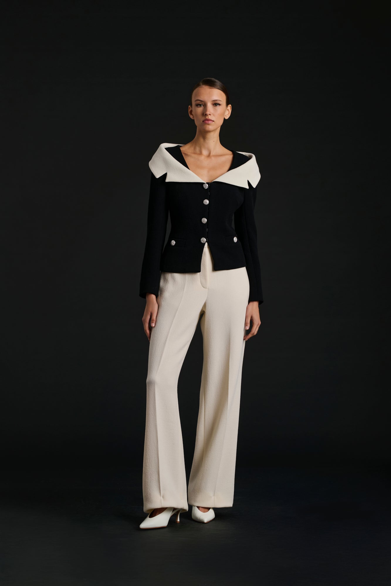 Veste en crêpe de laine col Bardot