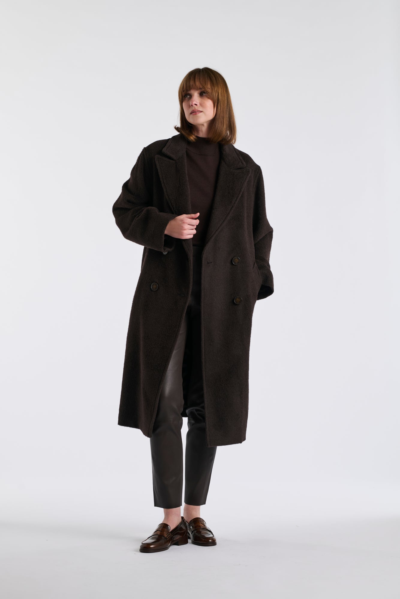 Manteau à double boutonnage en laine vierge